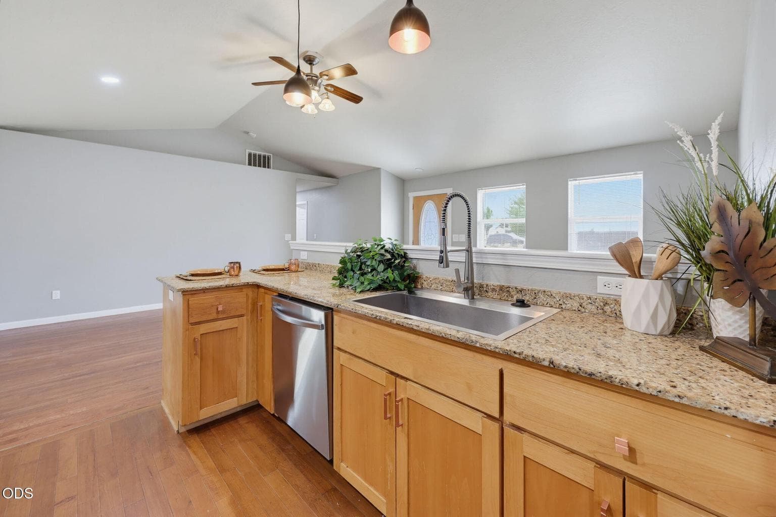 Photo of 3643 Amelia Way 4 of 37