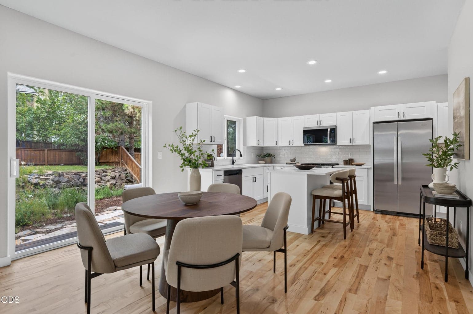 Dining / kitchen - view to kitchen