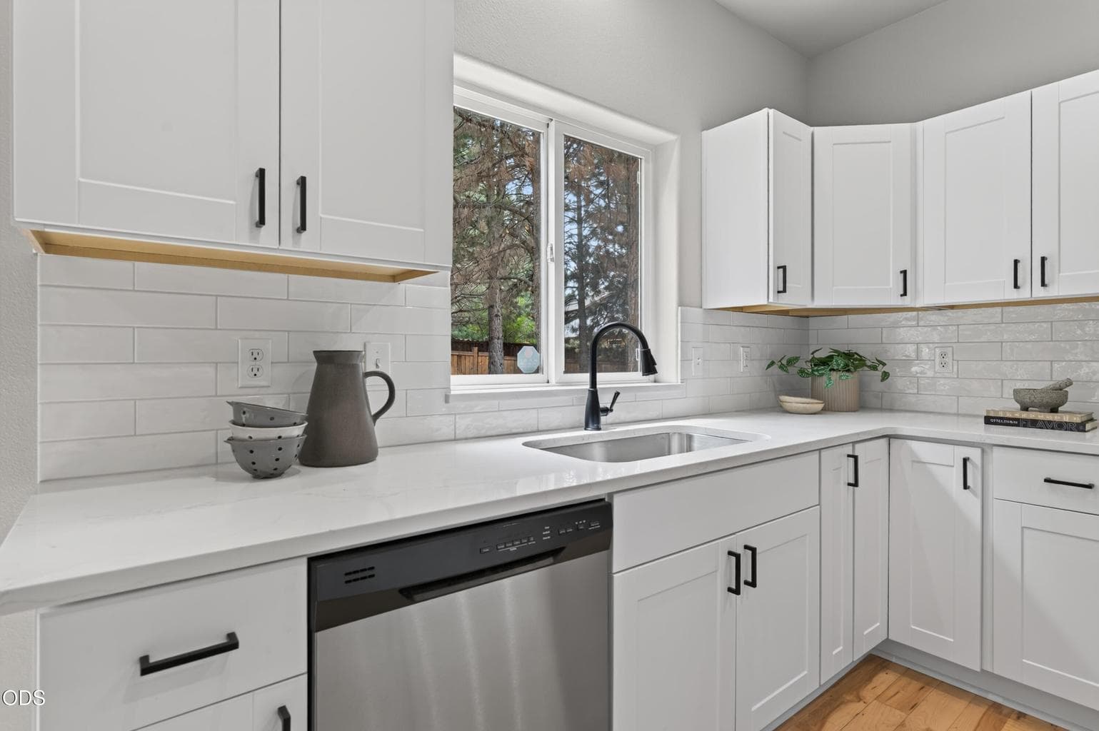 Kitchen - view to backyard