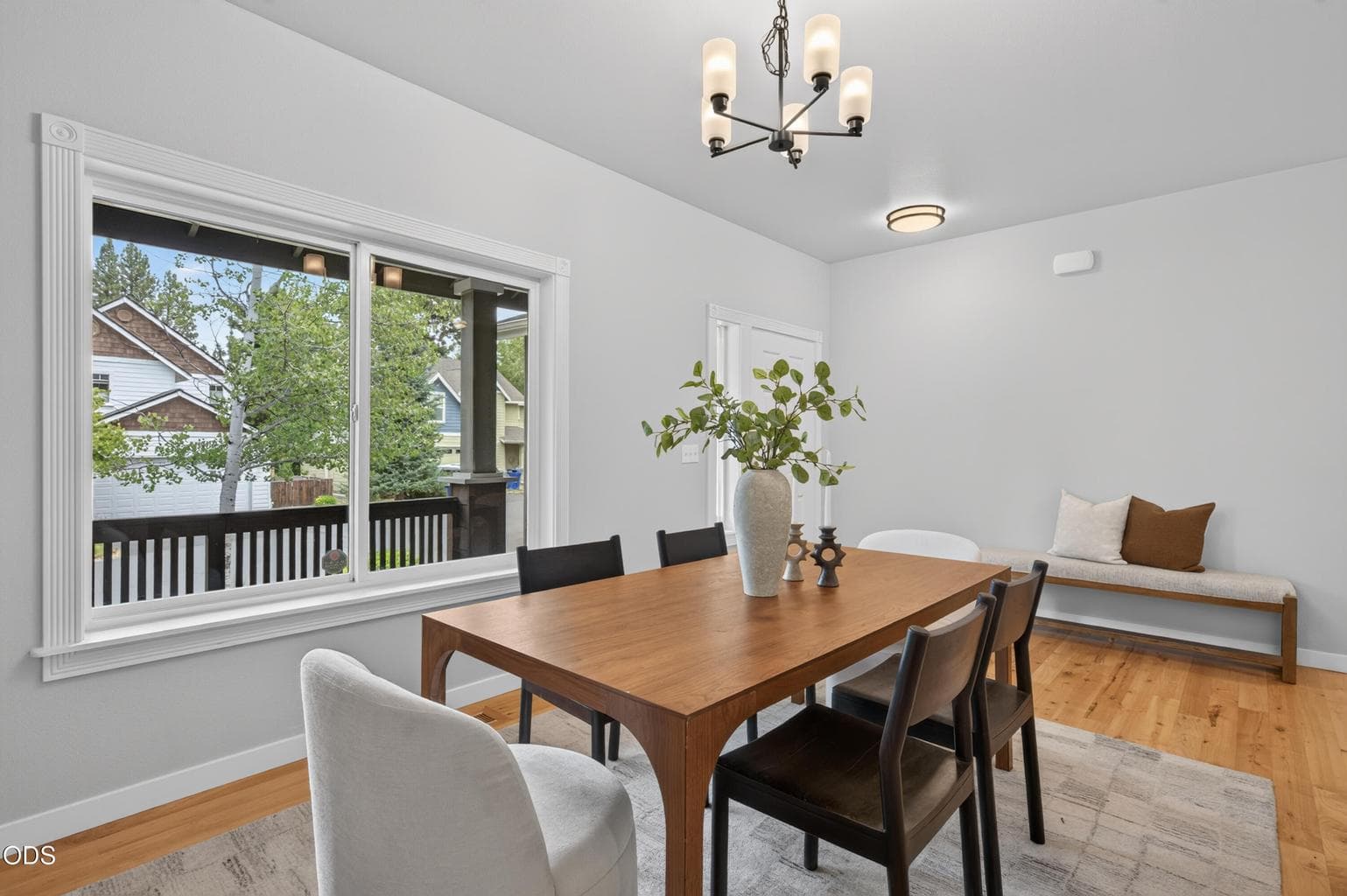 Dining room - view to front porch