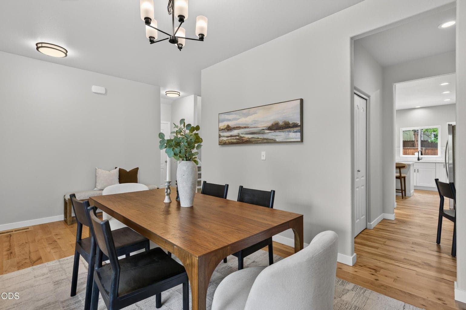 Dining room - entry to butler's pantry