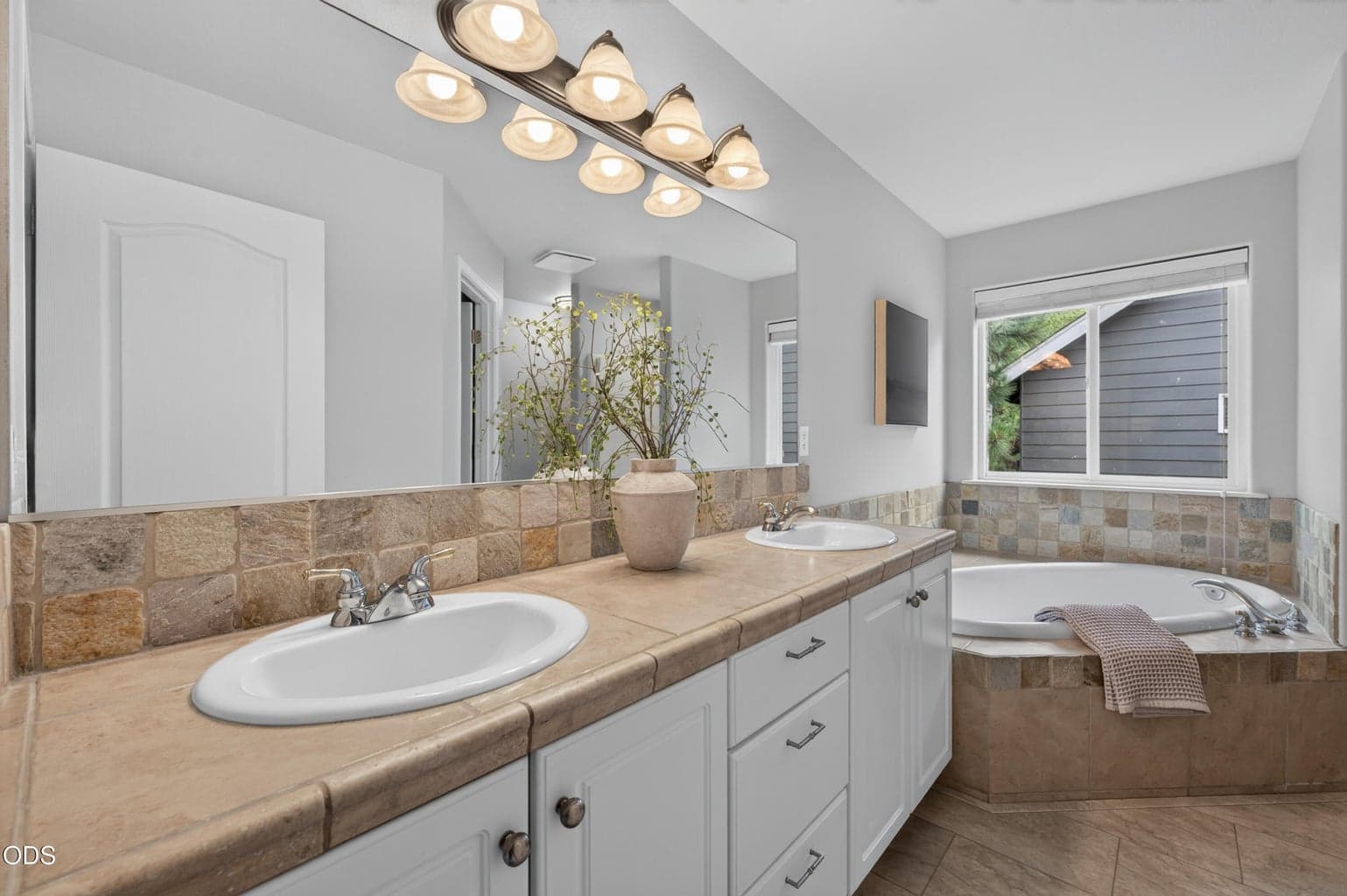 Primary ensuite soaking tub