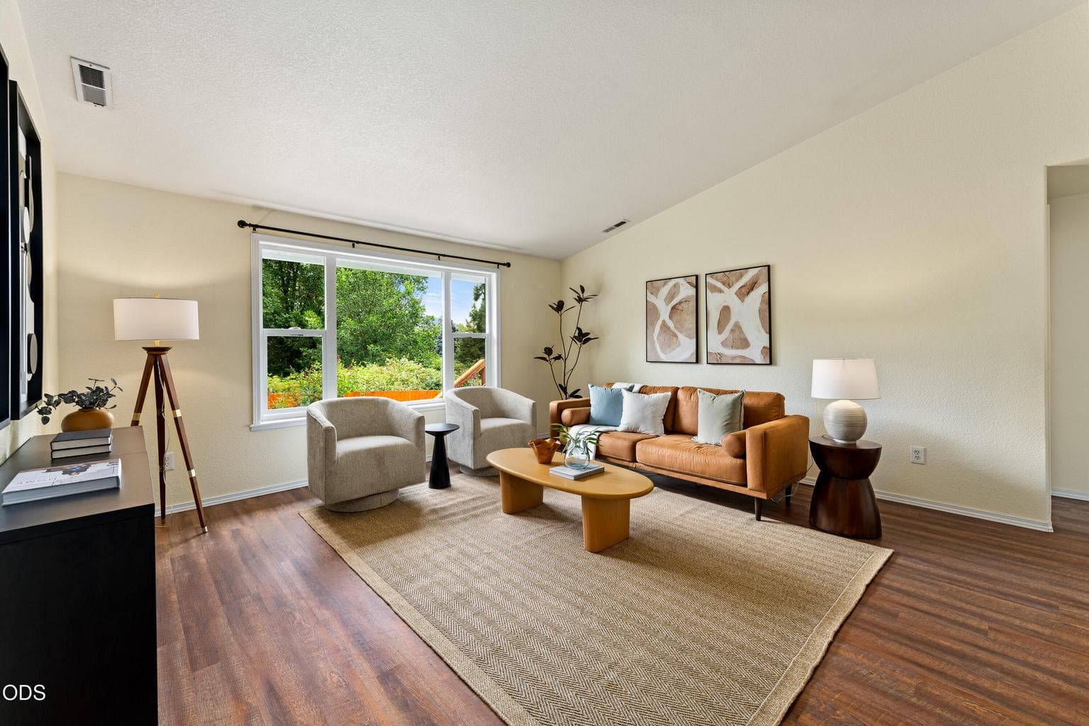 Photo of 2503 Lassen Way 3 of 35