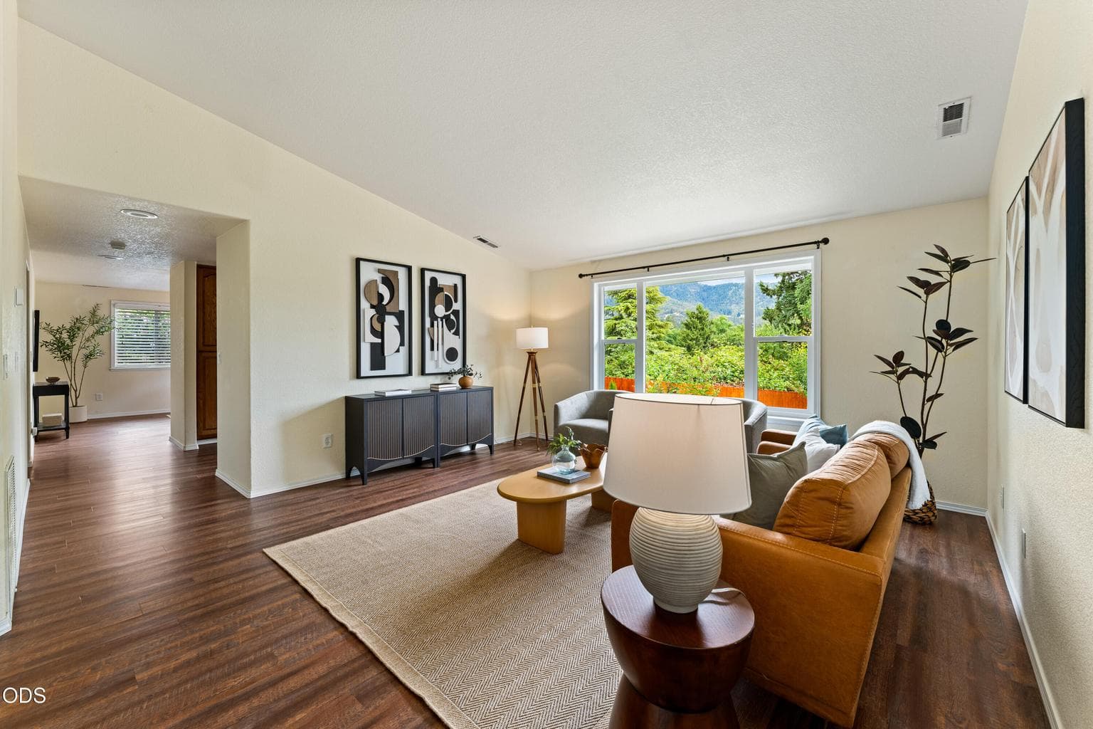 Photo of 2503 Lassen Way 4 of 35