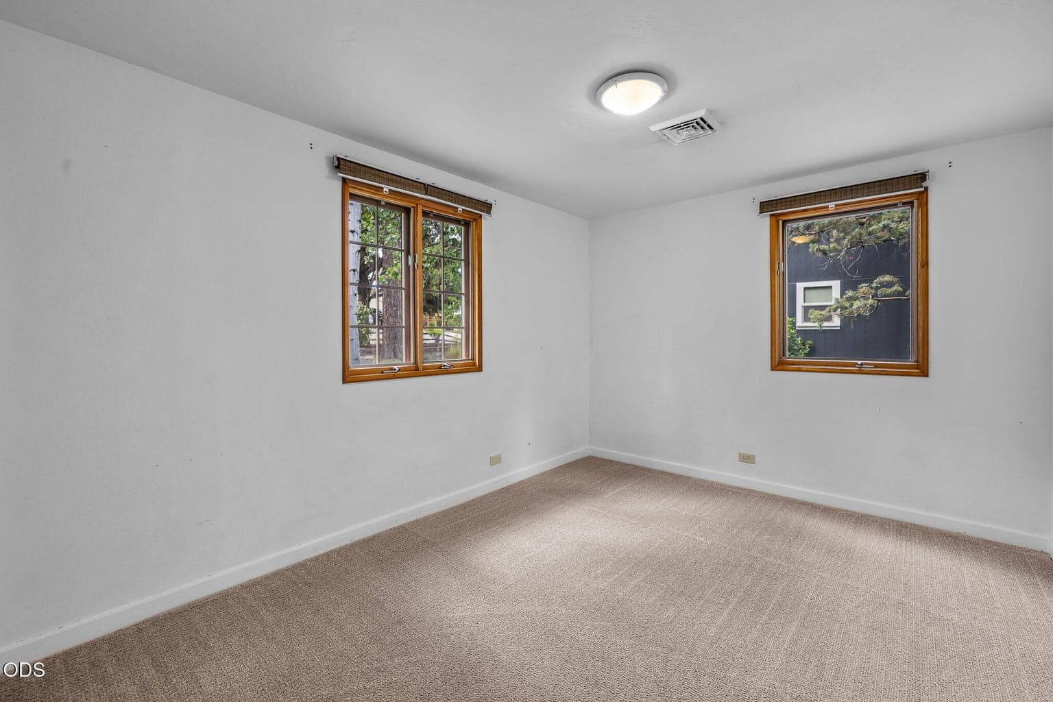 Photo of 636 NE Irving Avenue 14 of 34