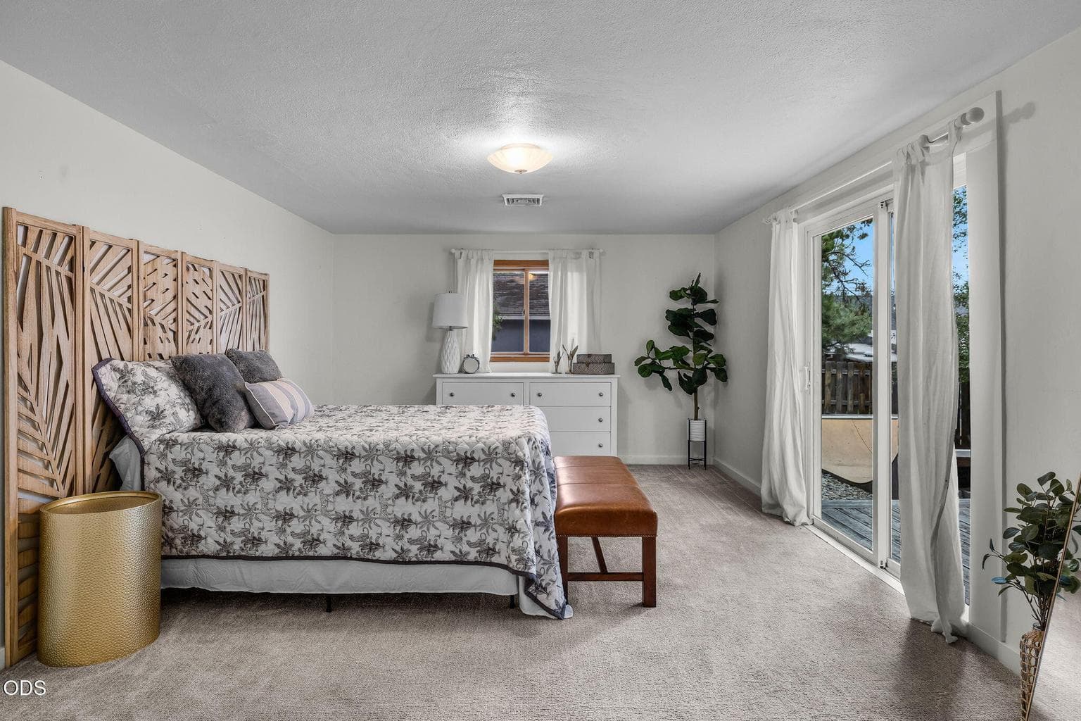 Photo of 636 NE Irving Avenue 17 of 34