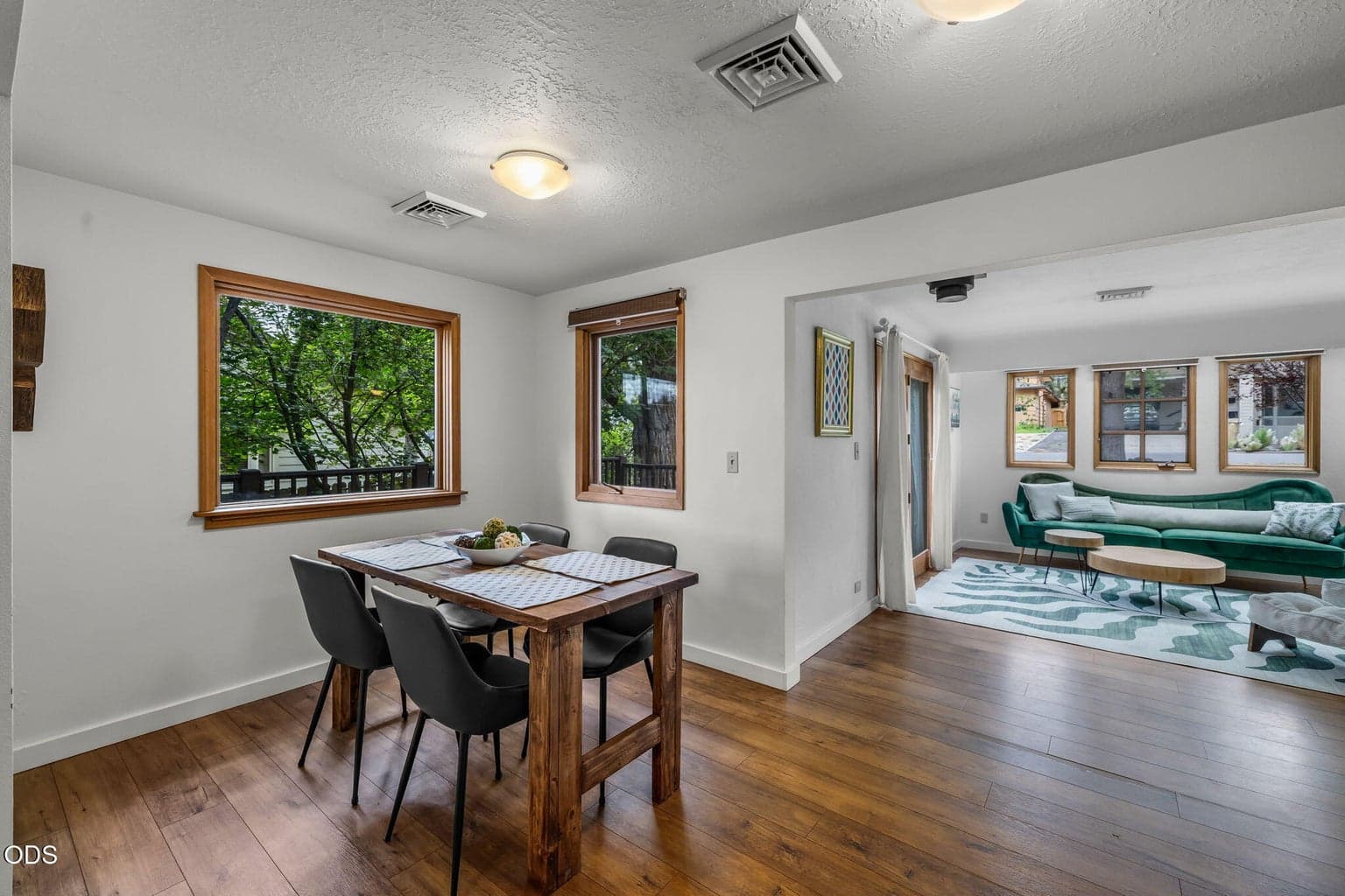 Photo of 636 Irving Avenue 5 of 34
