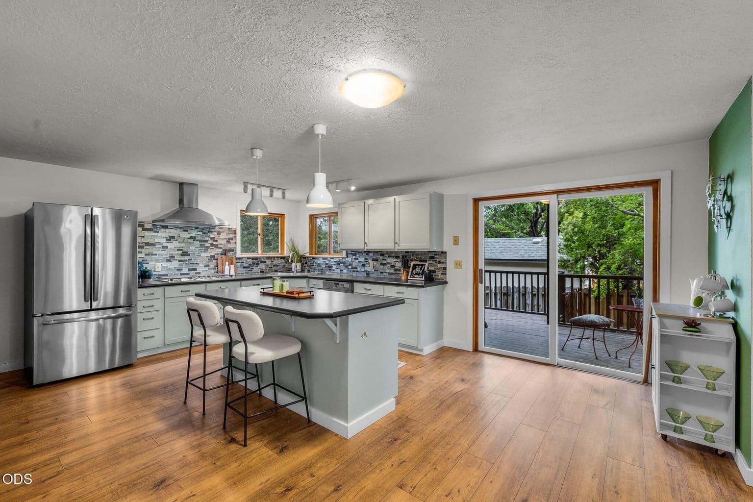 Photo of 636 Irving Avenue 6 of 34