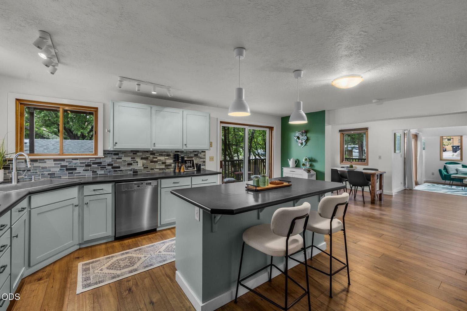 Photo of 636 NE Irving Avenue 8 of 34