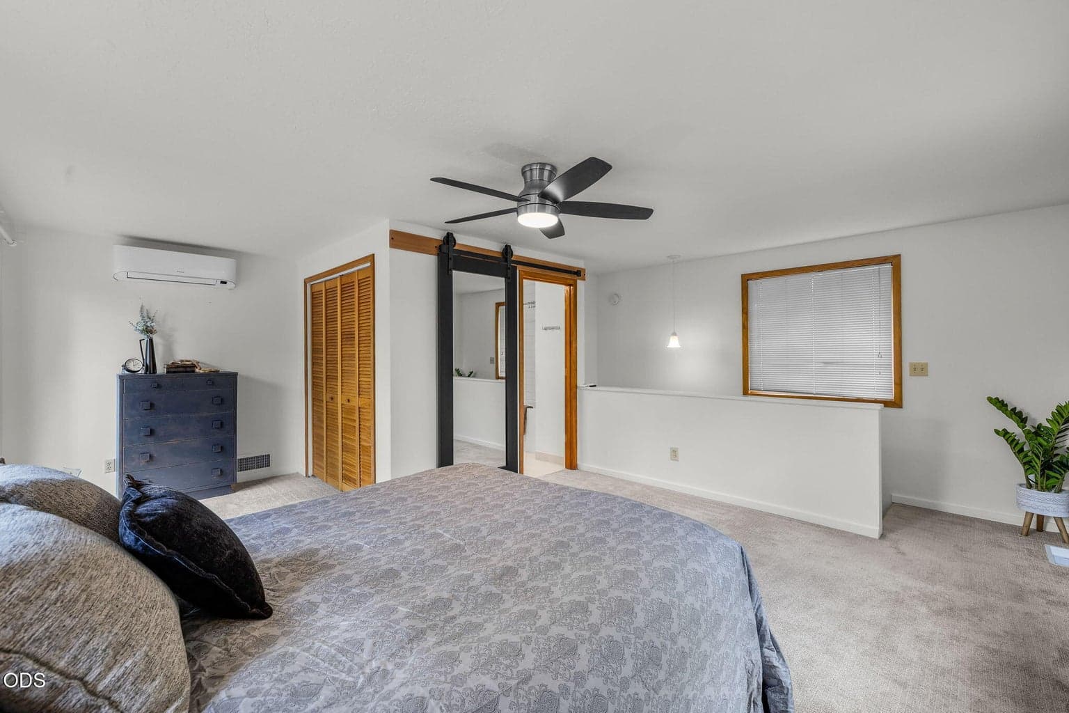 Photo of 636 NE Irving Avenue 11 of 34