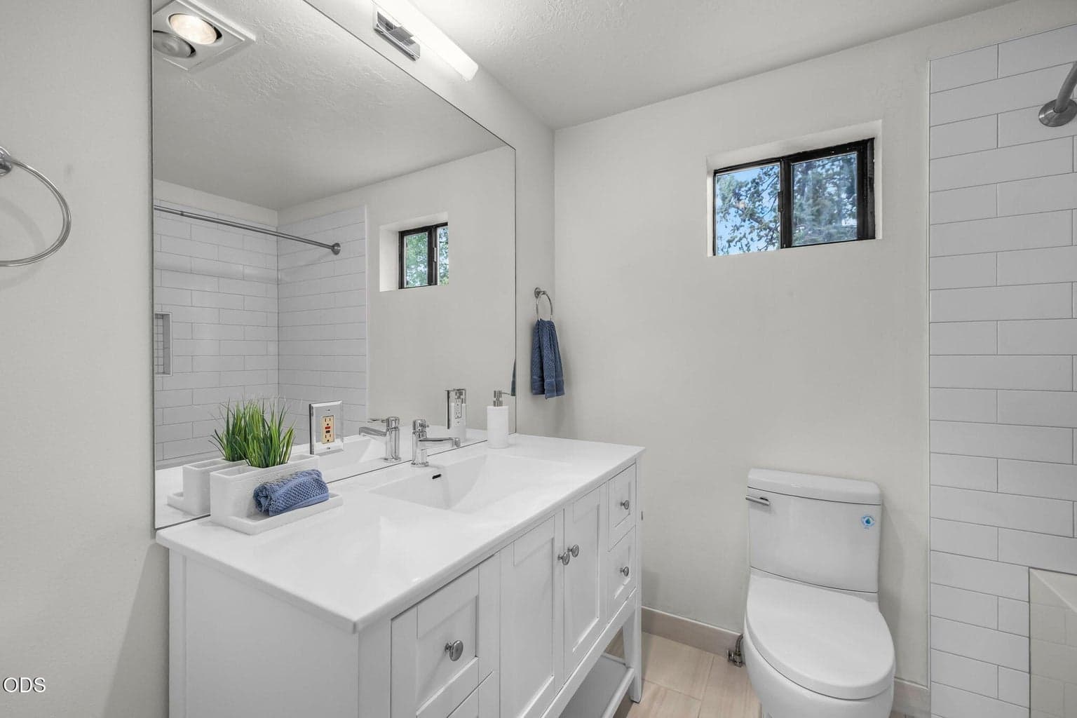 Photo of 636 NE Irving Avenue 12 of 34