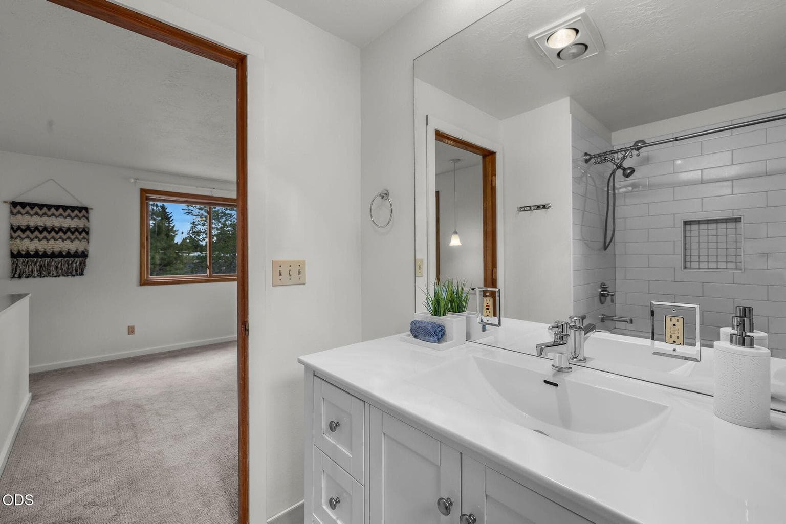 Photo of 636 NE Irving Avenue 13 of 34