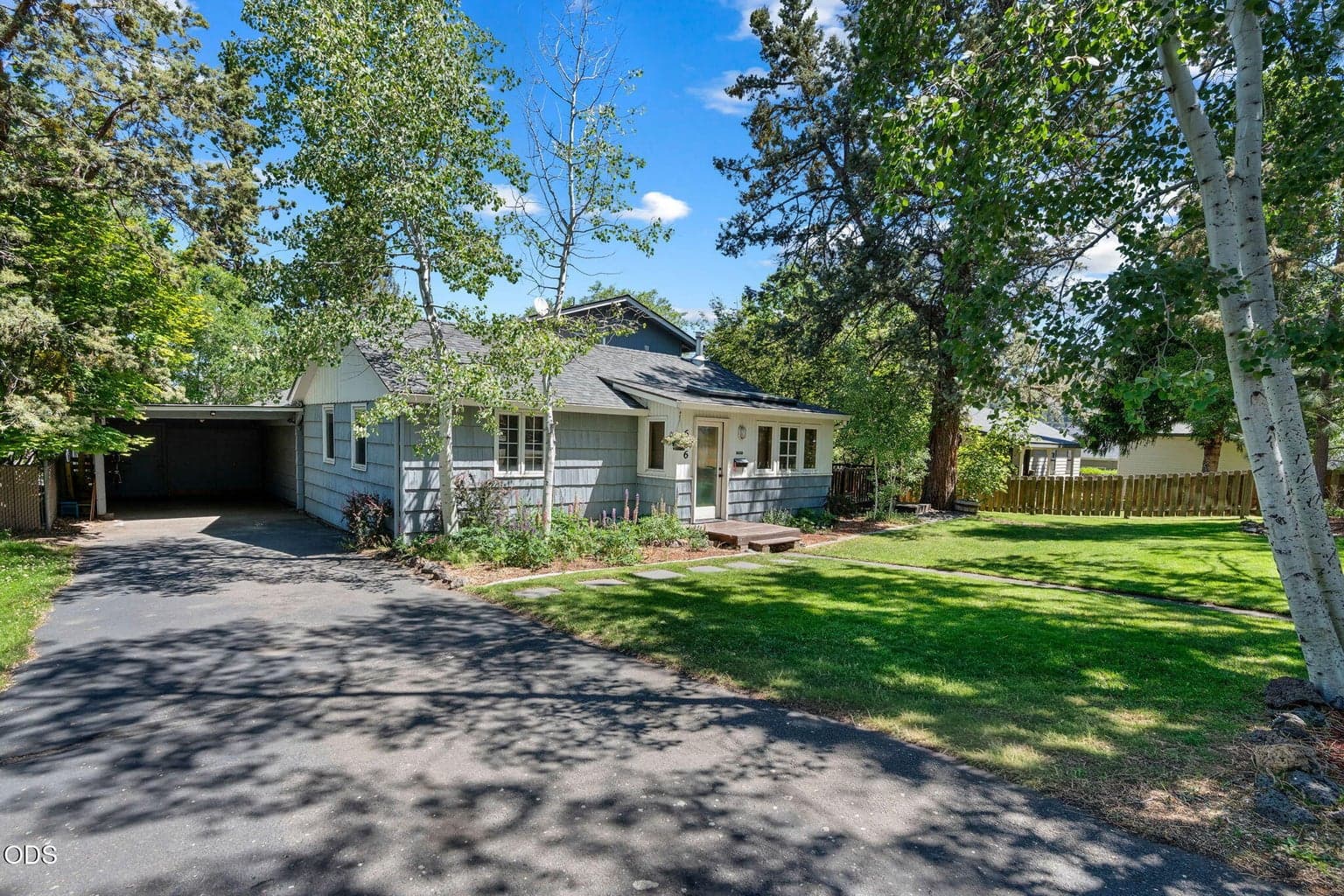 Photo of 636 Irving Avenue 2 of 35