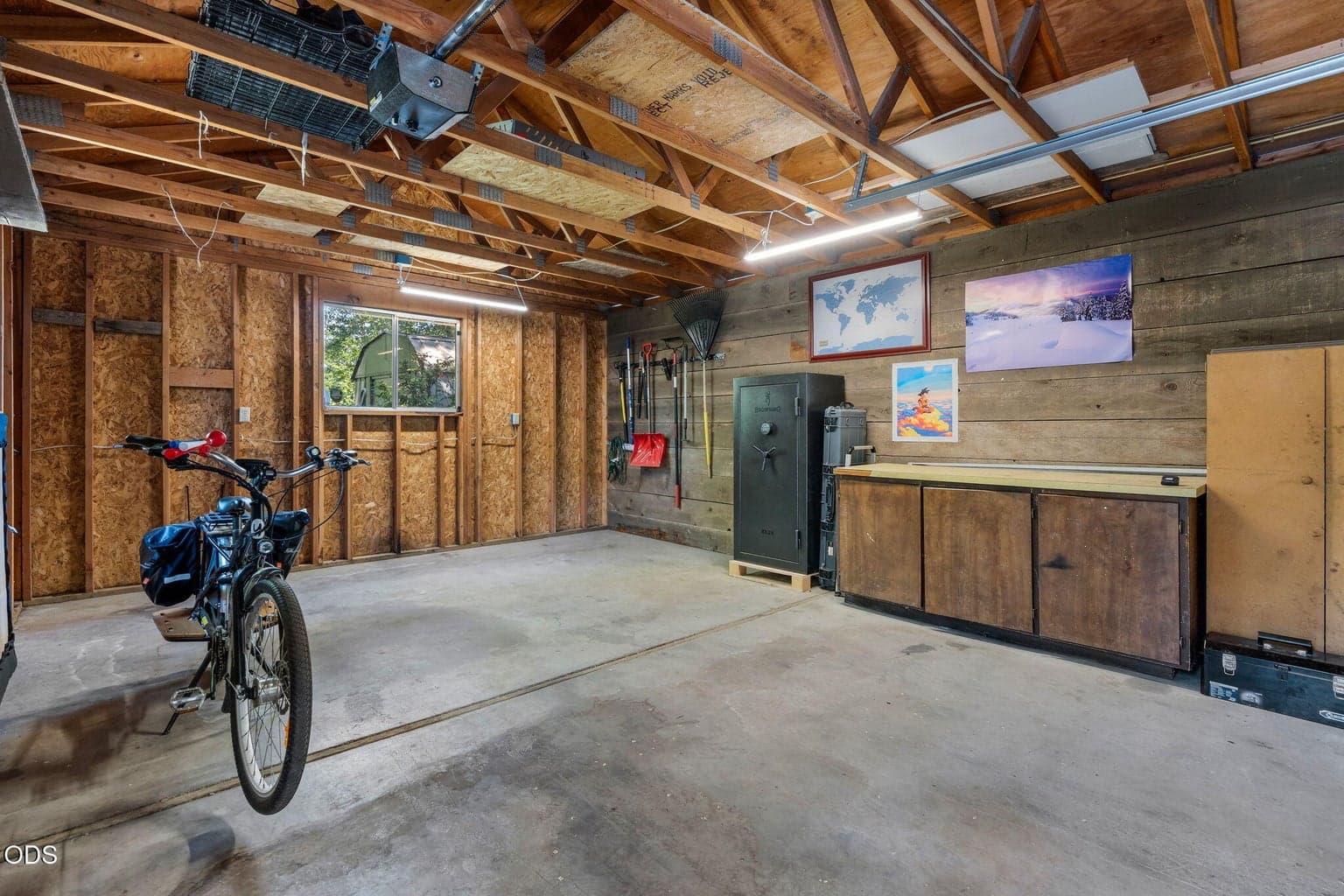 Photo of 636 NE Irving Avenue 23 of 34