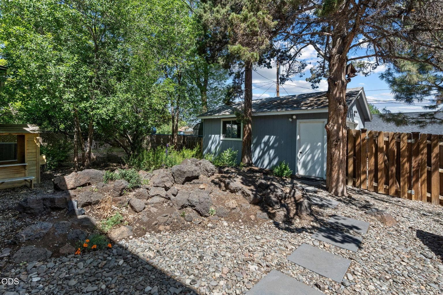 Photo of 636 NE Irving Avenue 25 of 34