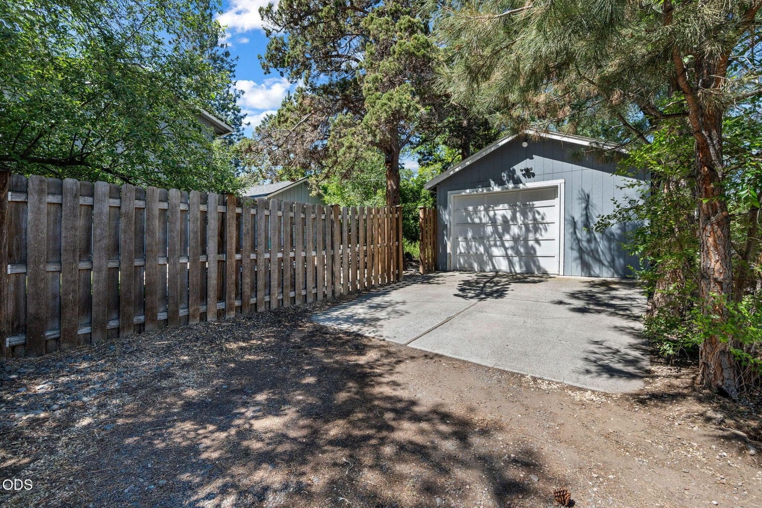 Photo of 636 NE Irving Avenue 22 of 34