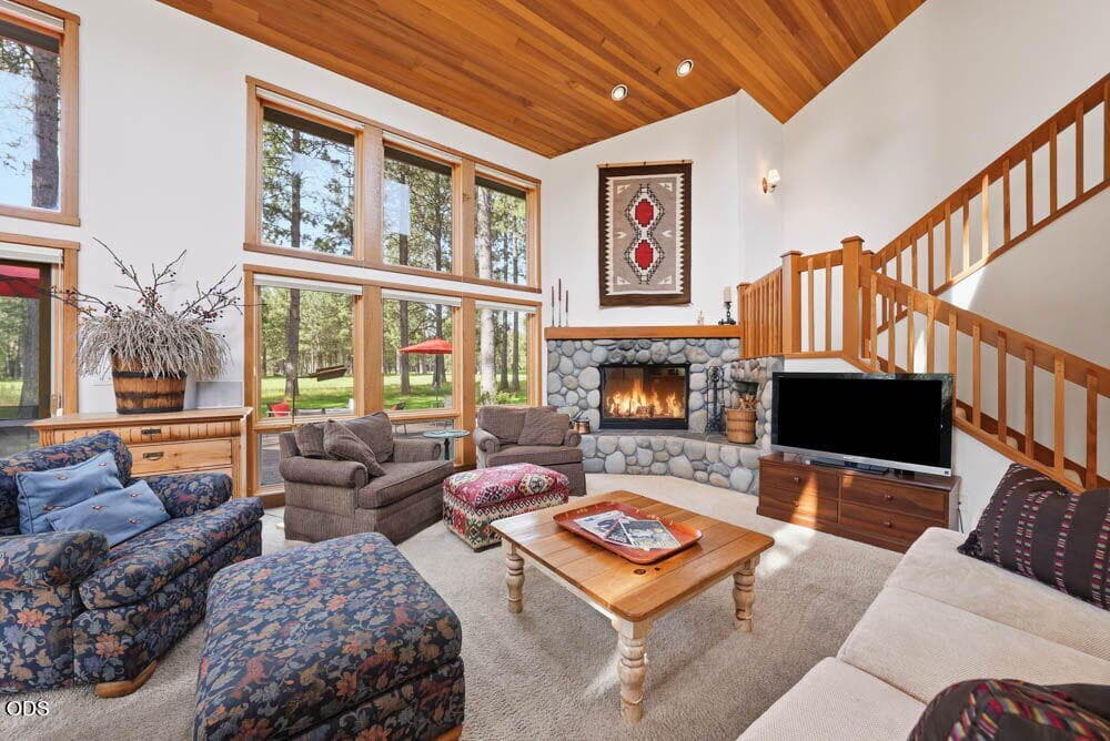 Photo of 71190 Fiddleneck Lane 5 of 84