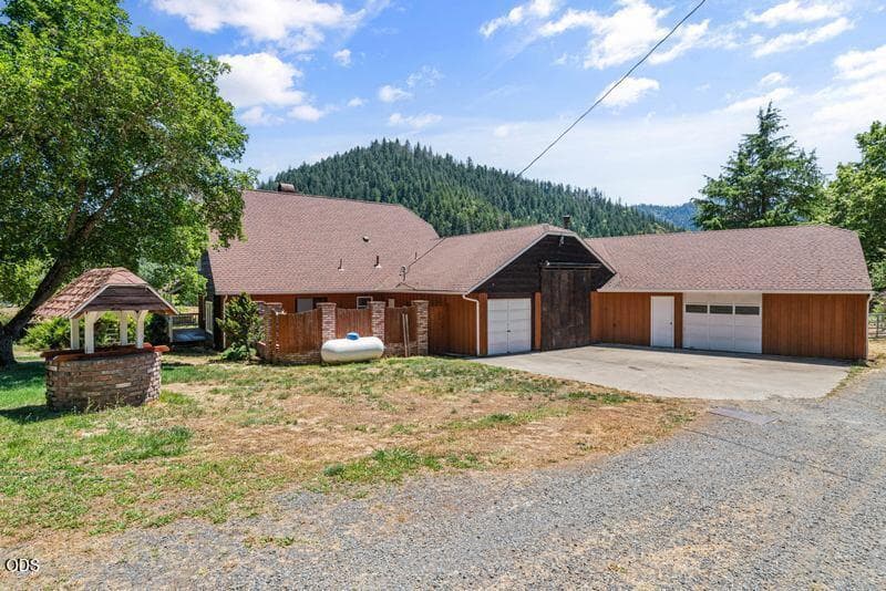 Photo of 12974 Evans Creek 3 of 29