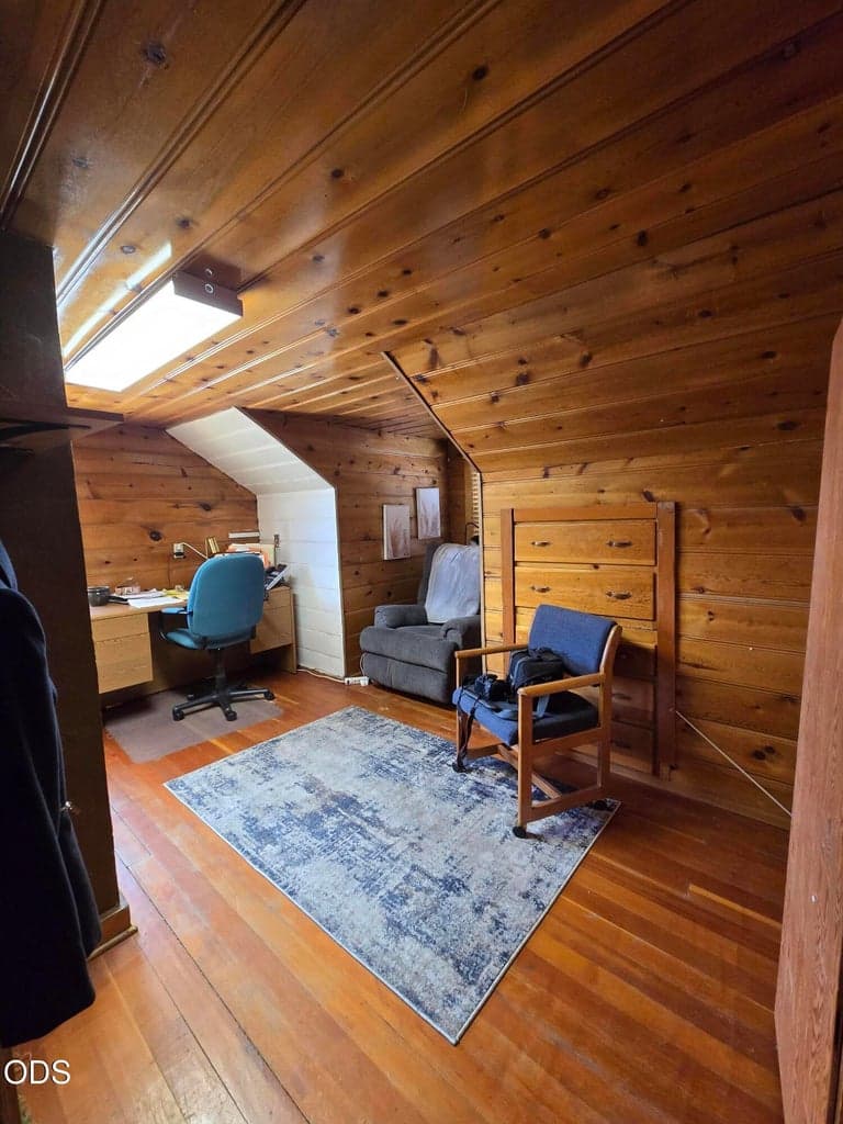 Photo of 1427 SW Highland Avenue 12 of 18