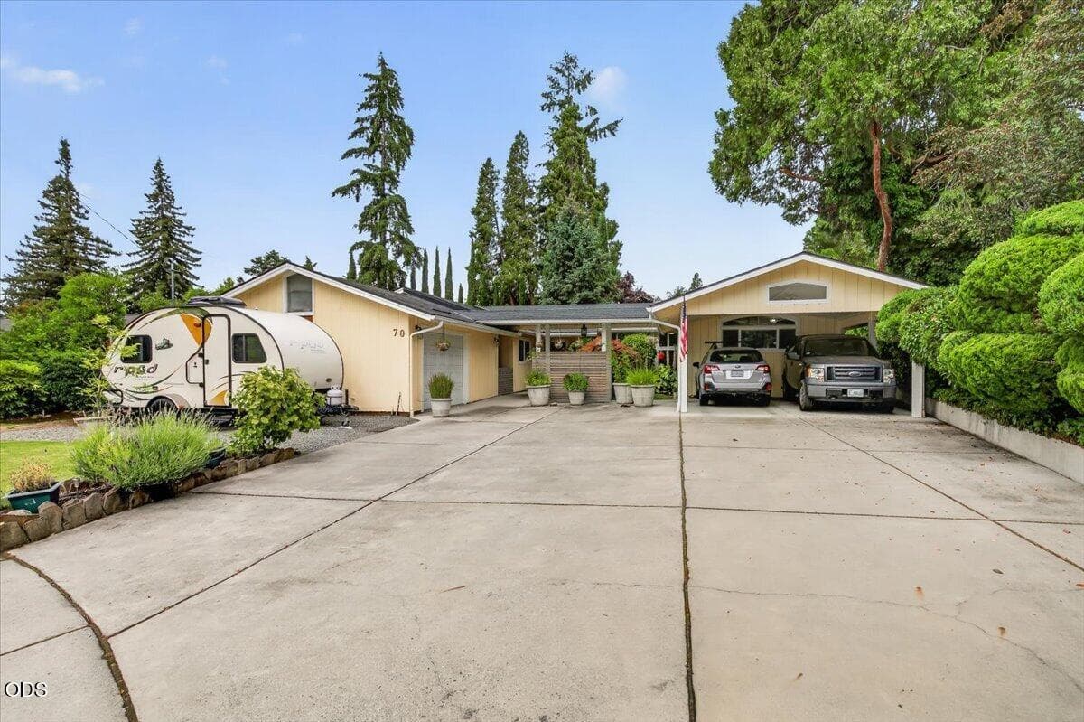Photo of 70 Fair Oaks 1 of 40