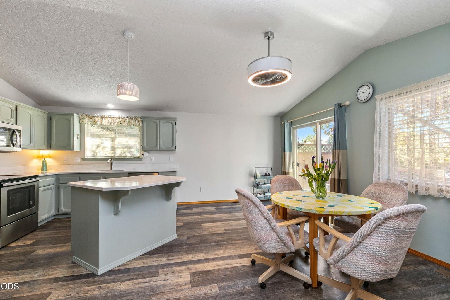 Photo of 990 2nd 5 of 22