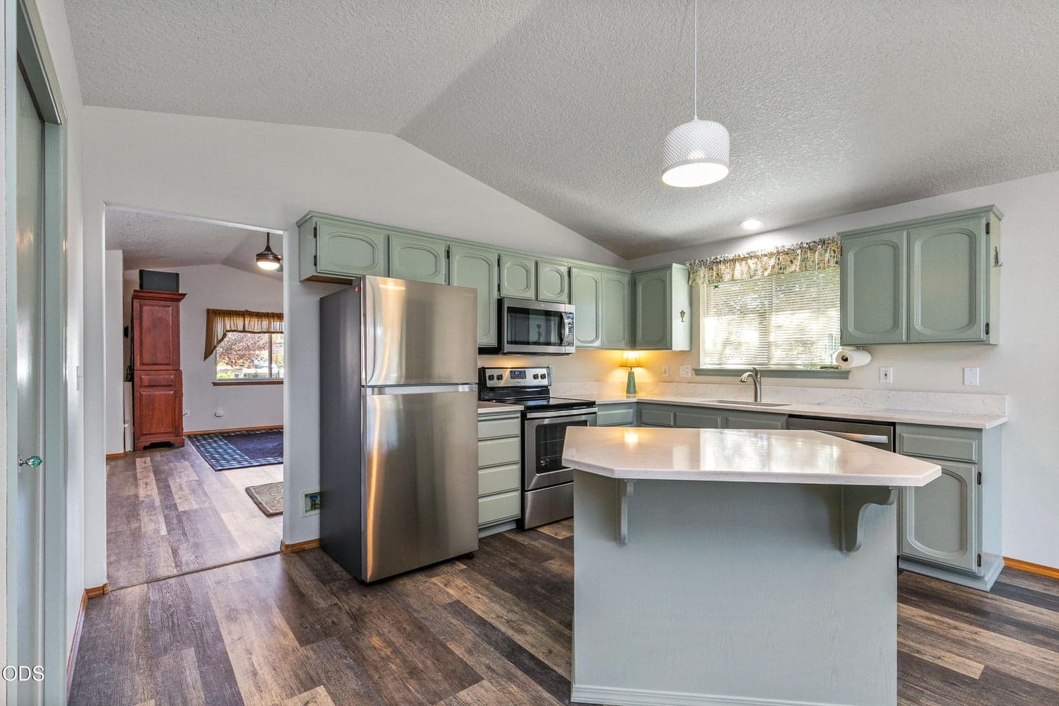 Photo of 990 SE 2nd Street 6 of 22
