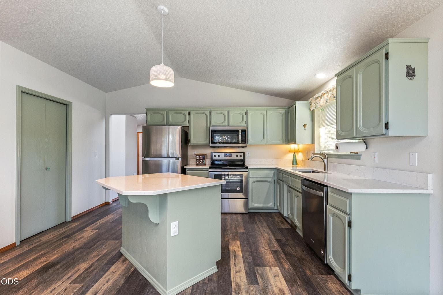 Photo of 990 SE 2nd Street 8 of 22