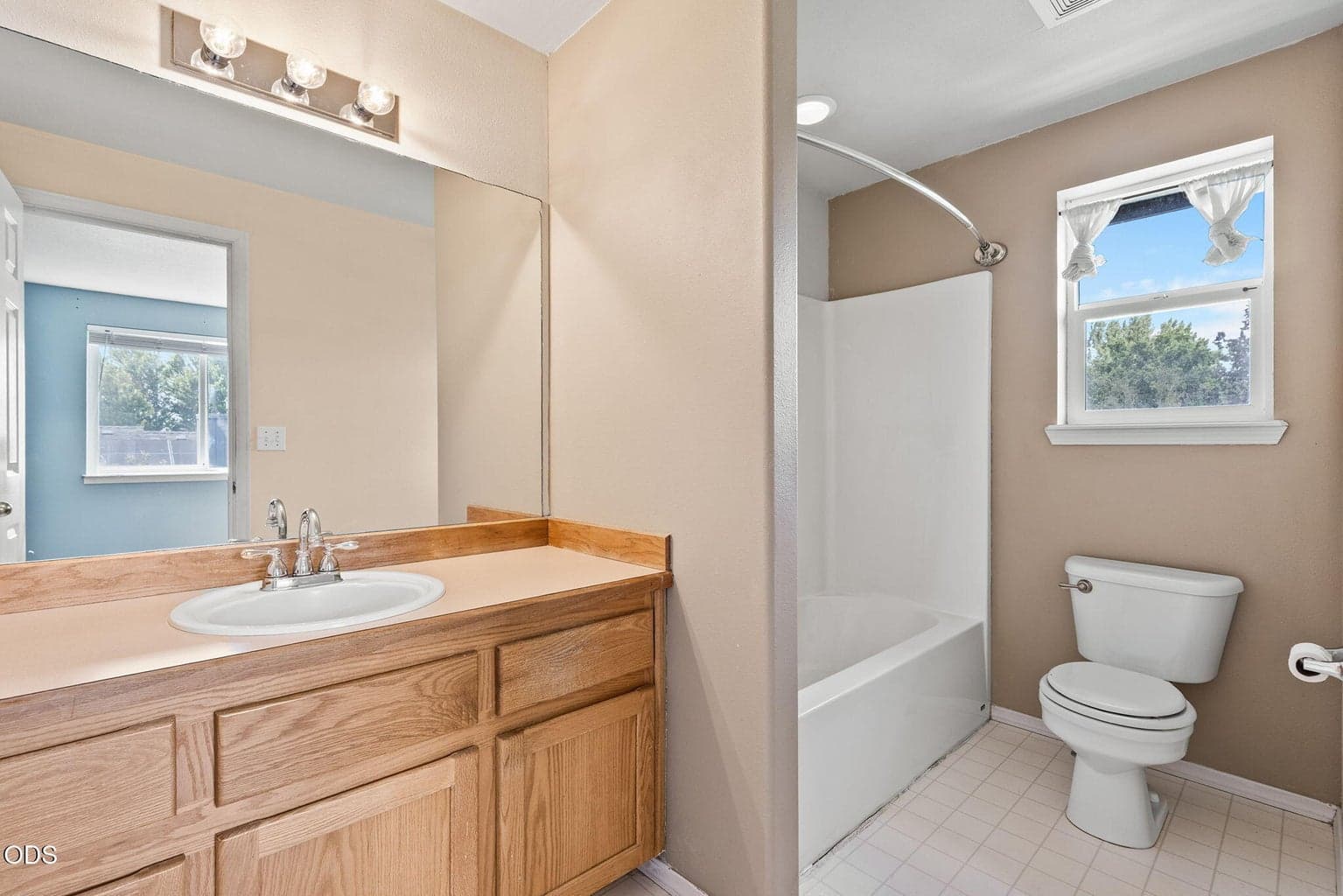 Photo of 2834 SW 27th Court 15 of 41