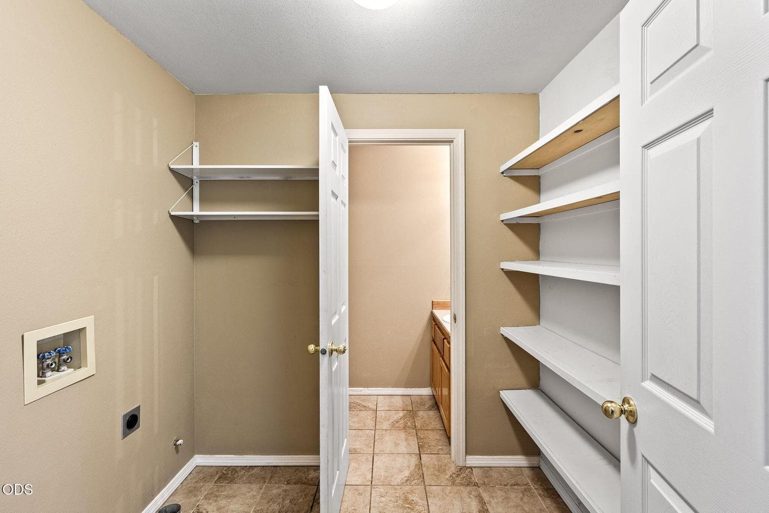 Photo of 2834 SW 27th Court 11 of 41
