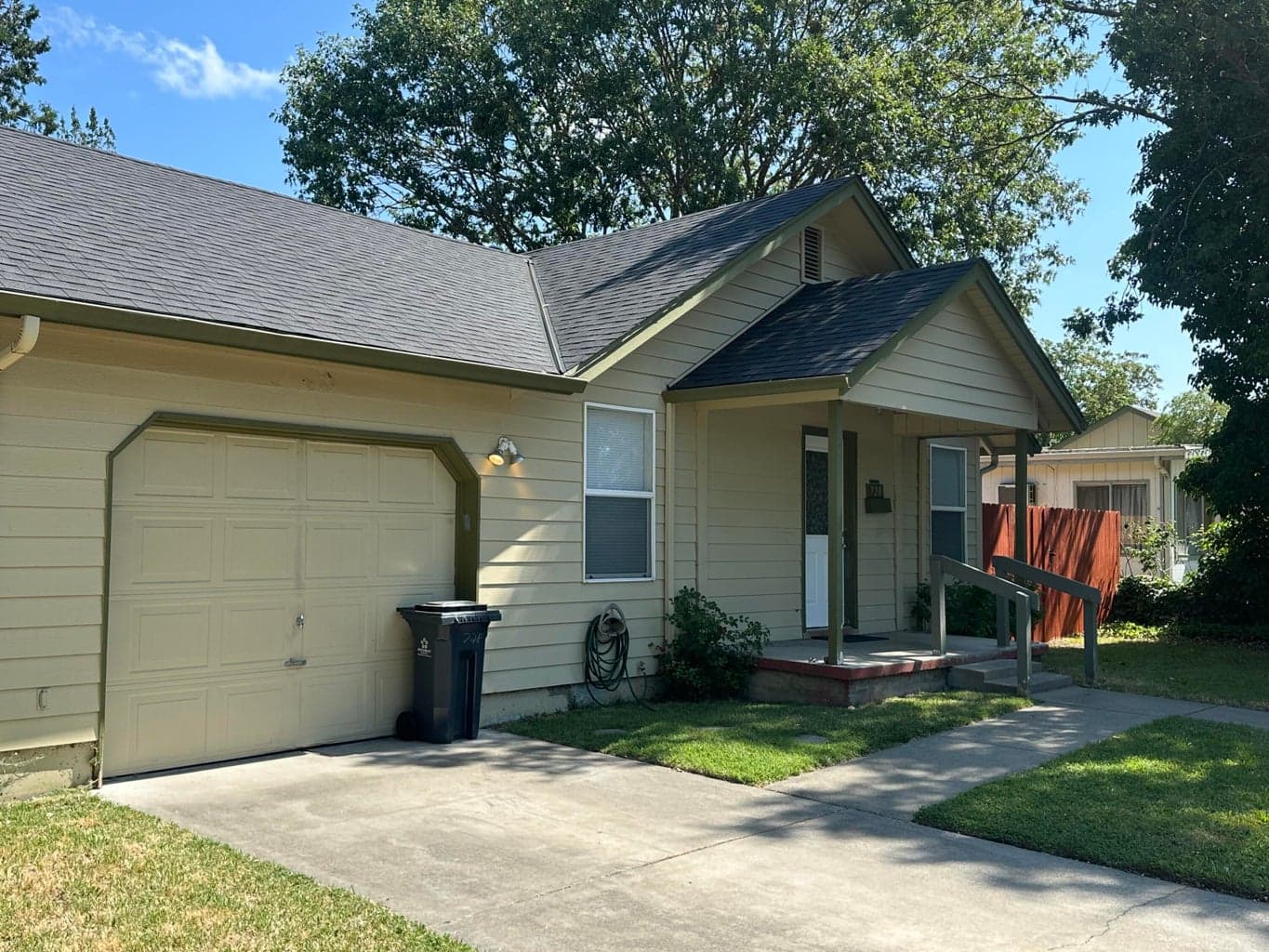 Photo of 728 I 2 of 17