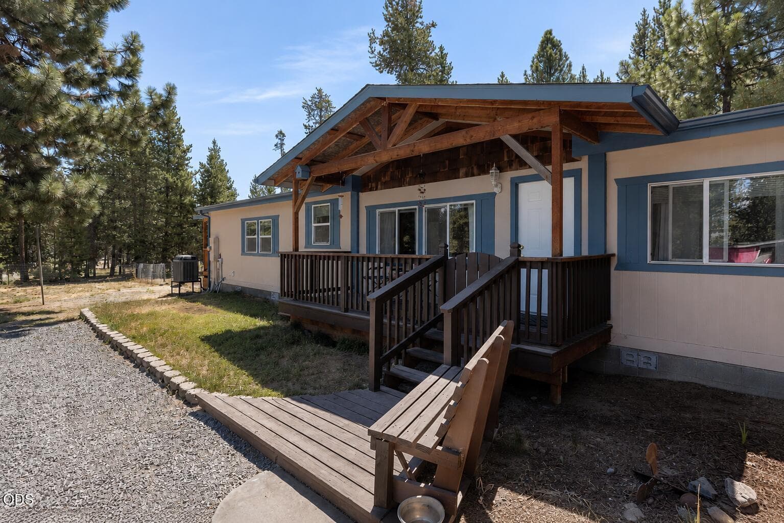 Photo of 15957 Sparks Drive 5 of 33