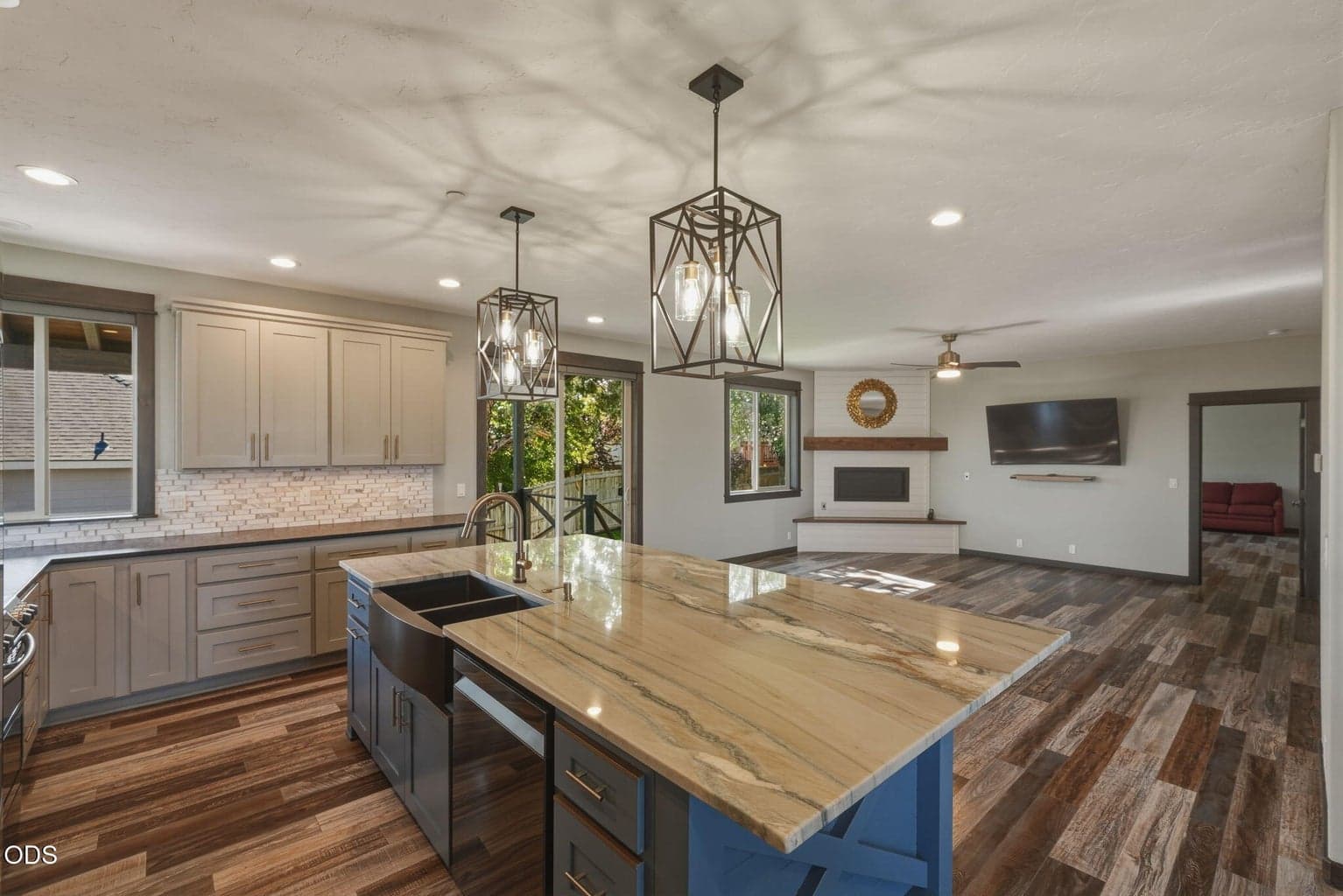 Photo of 2484 SW 39th Street 16 of 64