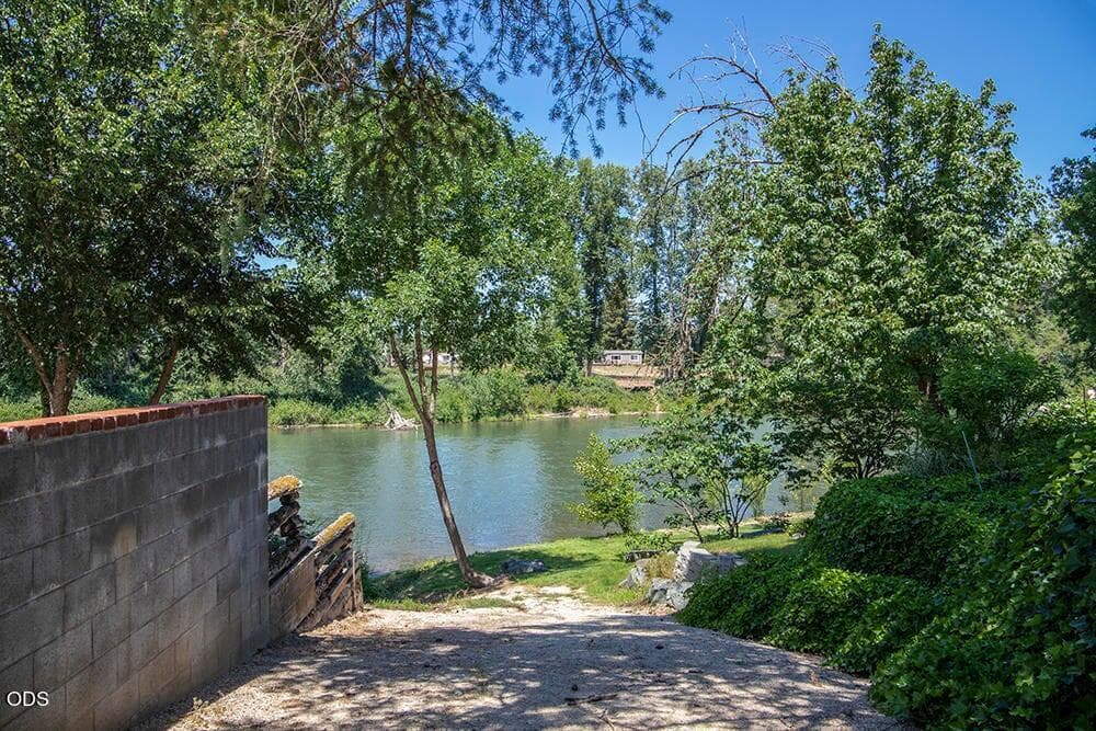 Photo of 155 Westwood Drive 3 of 52