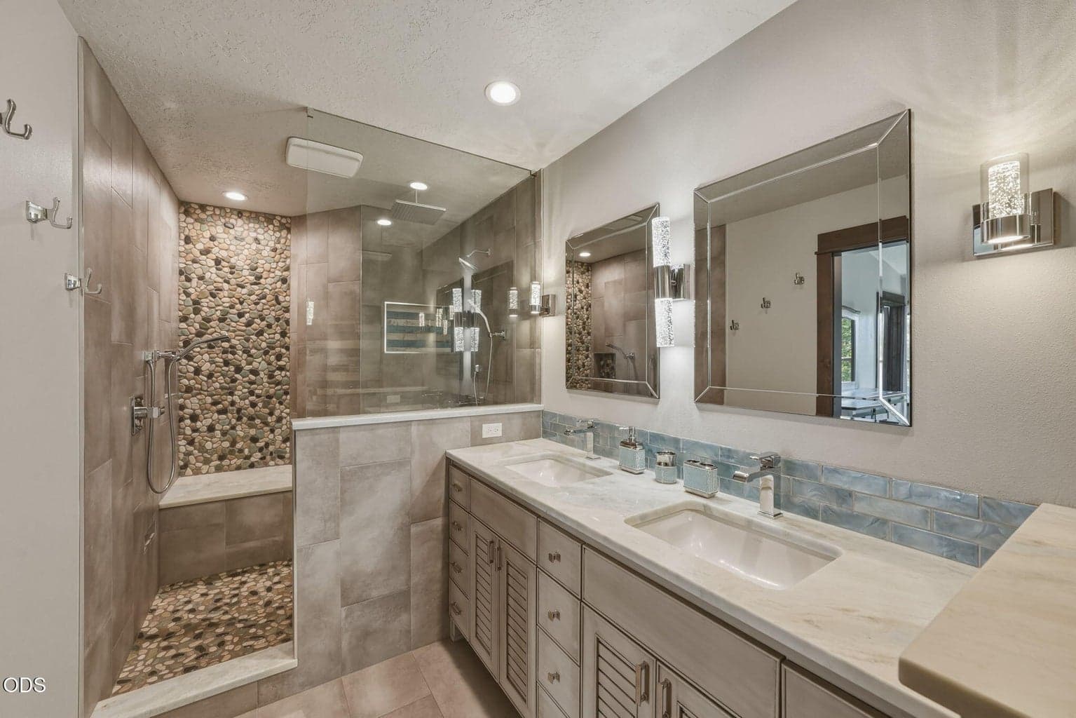 Photo of 2484 SW 39th Street 41 of 64