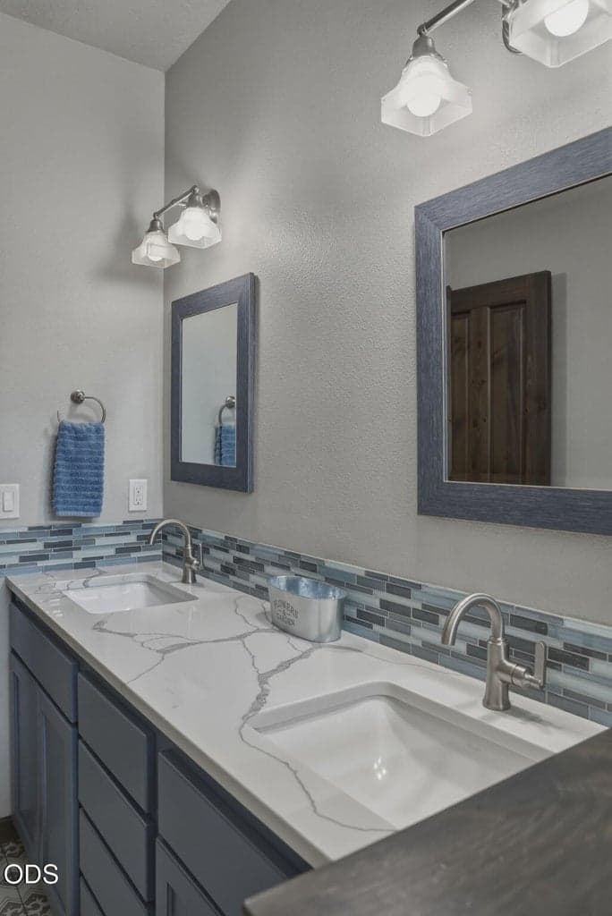Photo of 2484 SW 39th Street 26 of 64