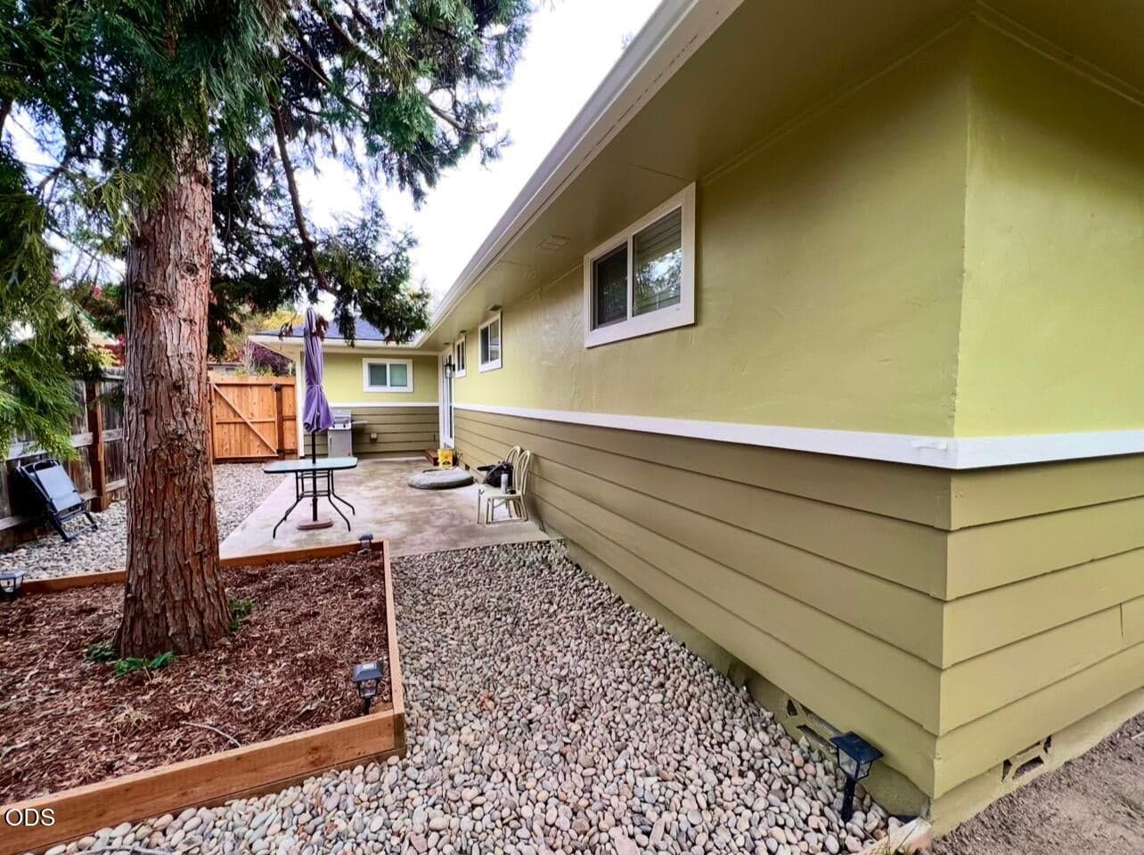 Photo of 1024 Hawthorne 2 of 5