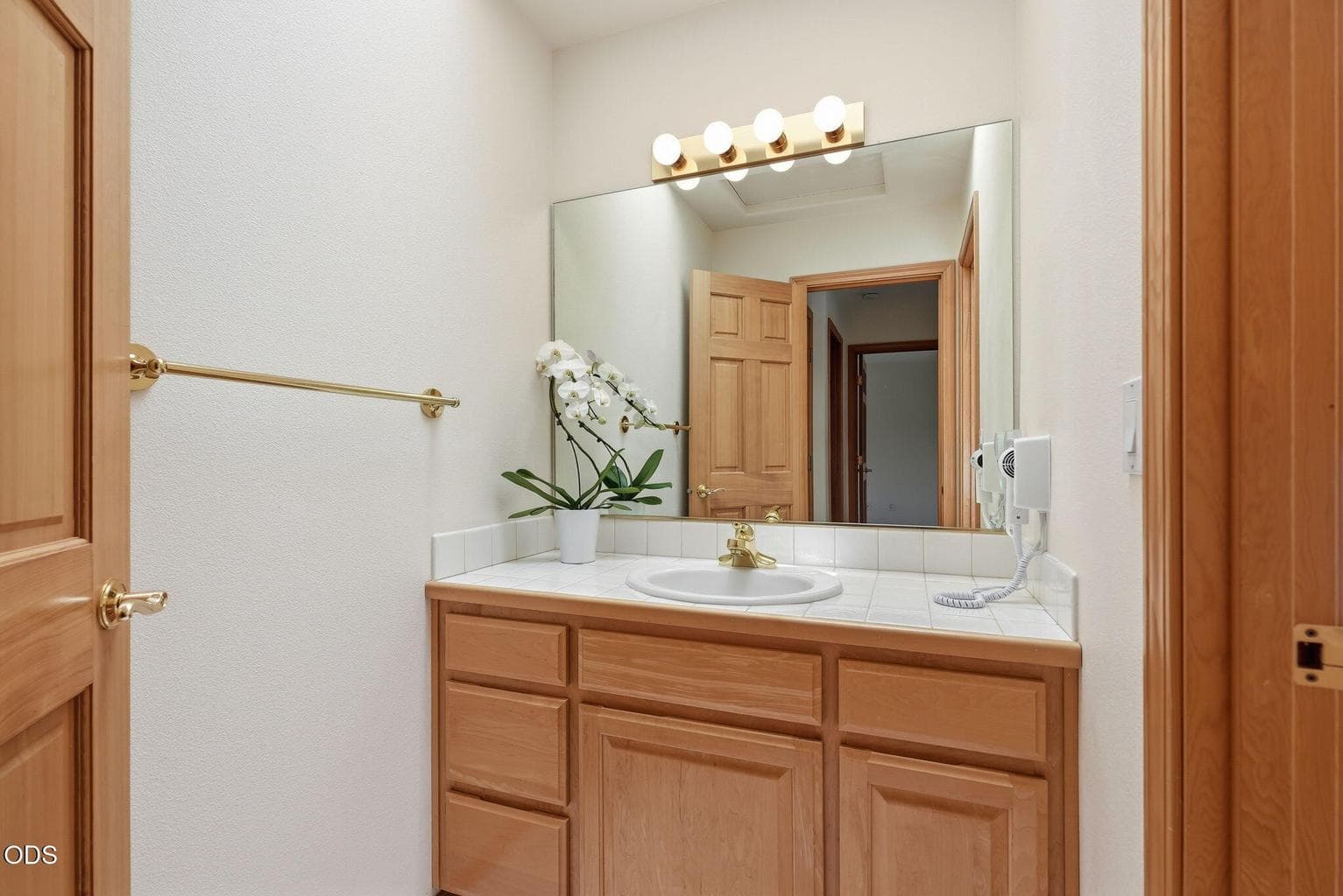 Full Bath Natural Light