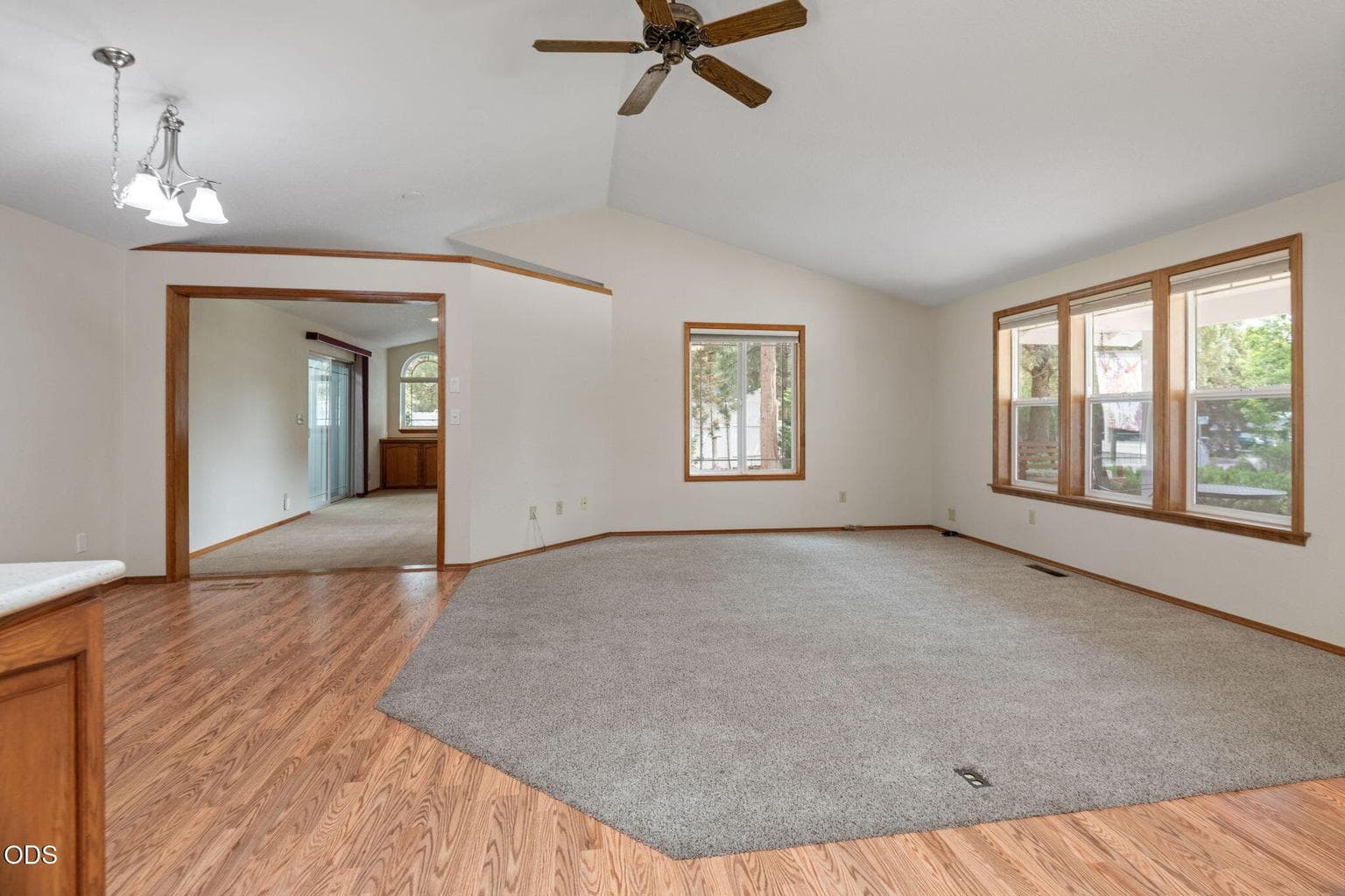 Photo of 1105 SE Palmwood Court 6 of 29