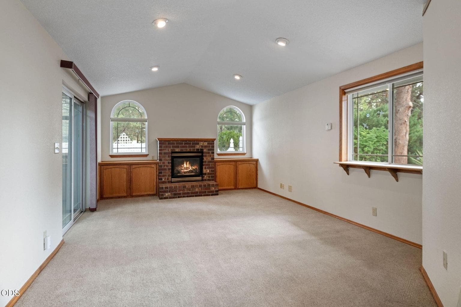 Photo of 1105 SE Palmwood Court 8 of 29