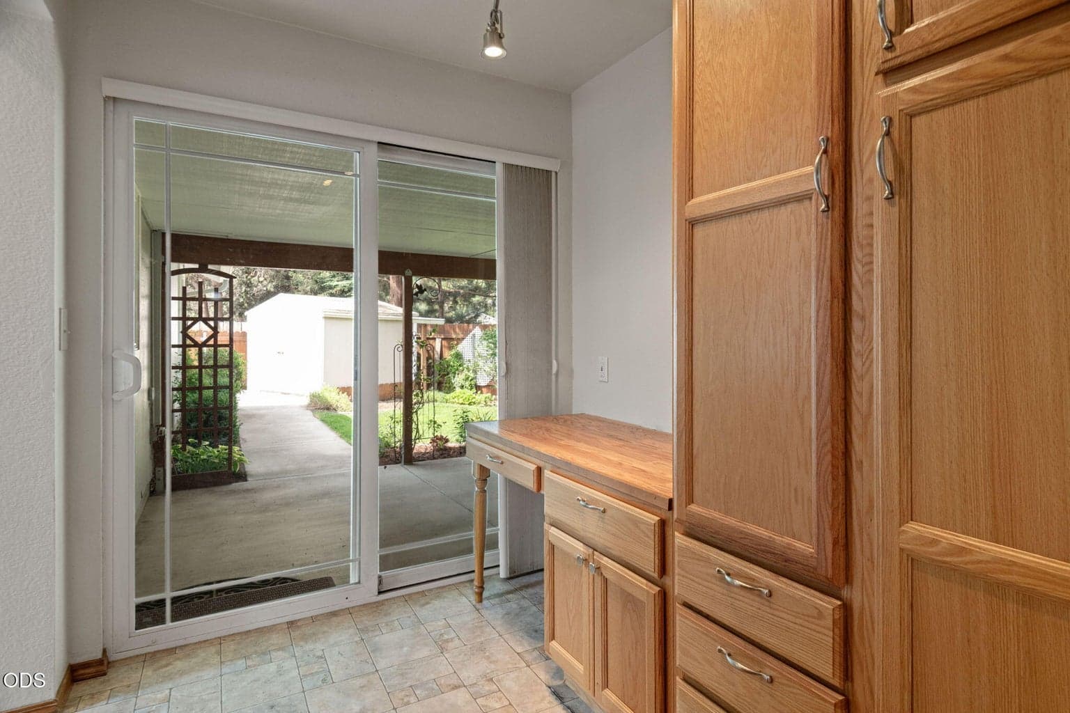 Photo of 1105 SE Palmwood Court 12 of 29