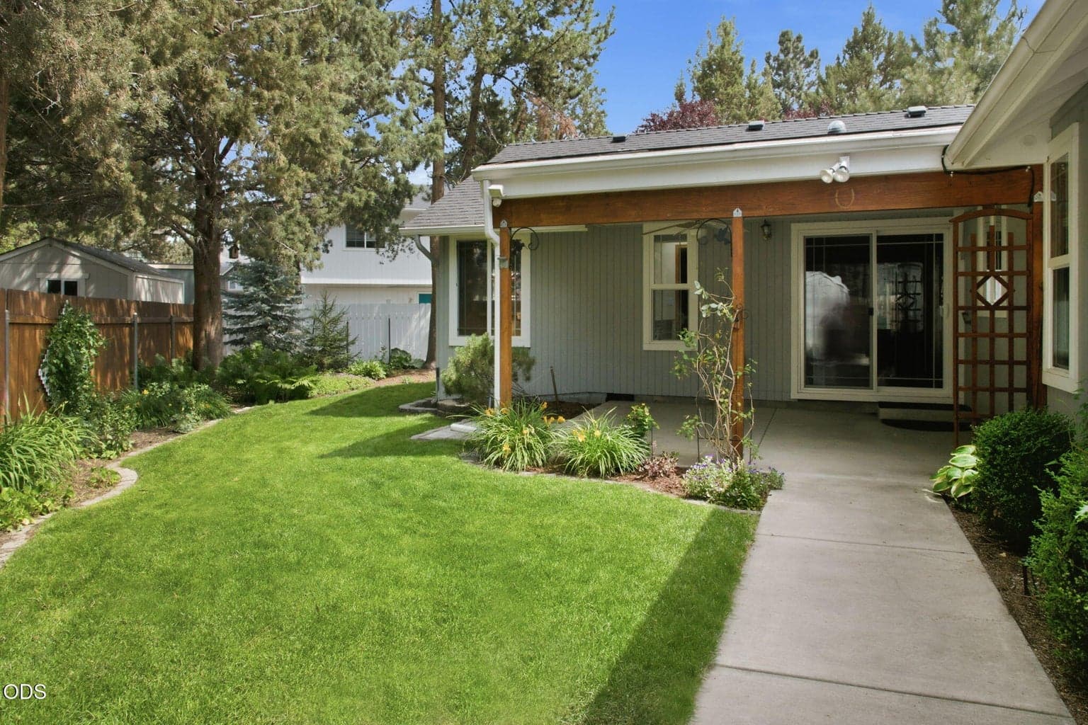 Photo of 1105 SE Palmwood Court 25 of 29