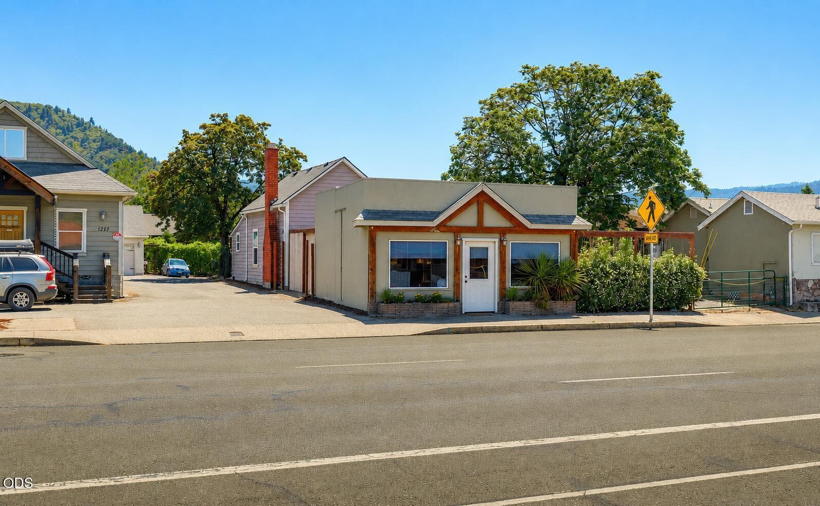 Photo of 1215 6th Street 1 of 33