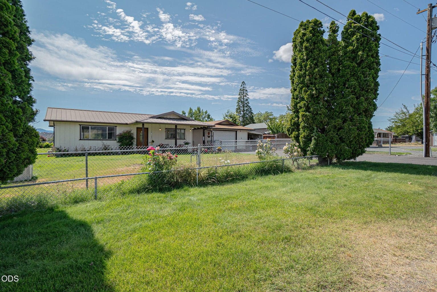 Photo of 6181 Thistle 1 of 26