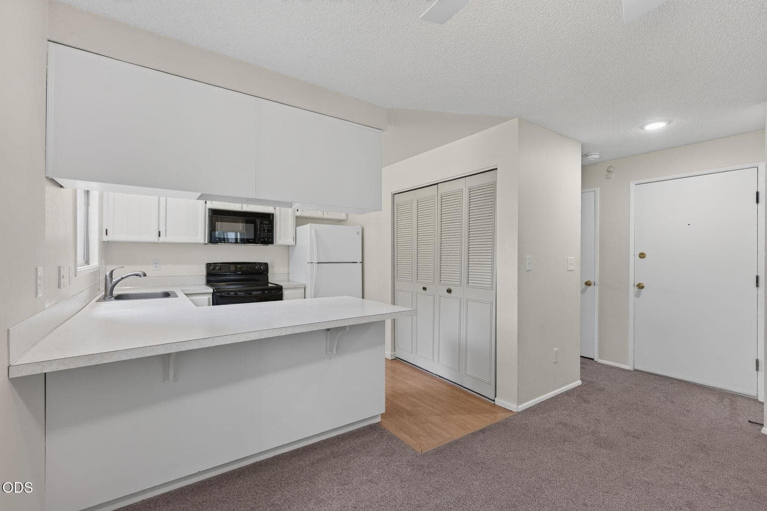 Photo of 897 E Desperado Trail 11 of 43