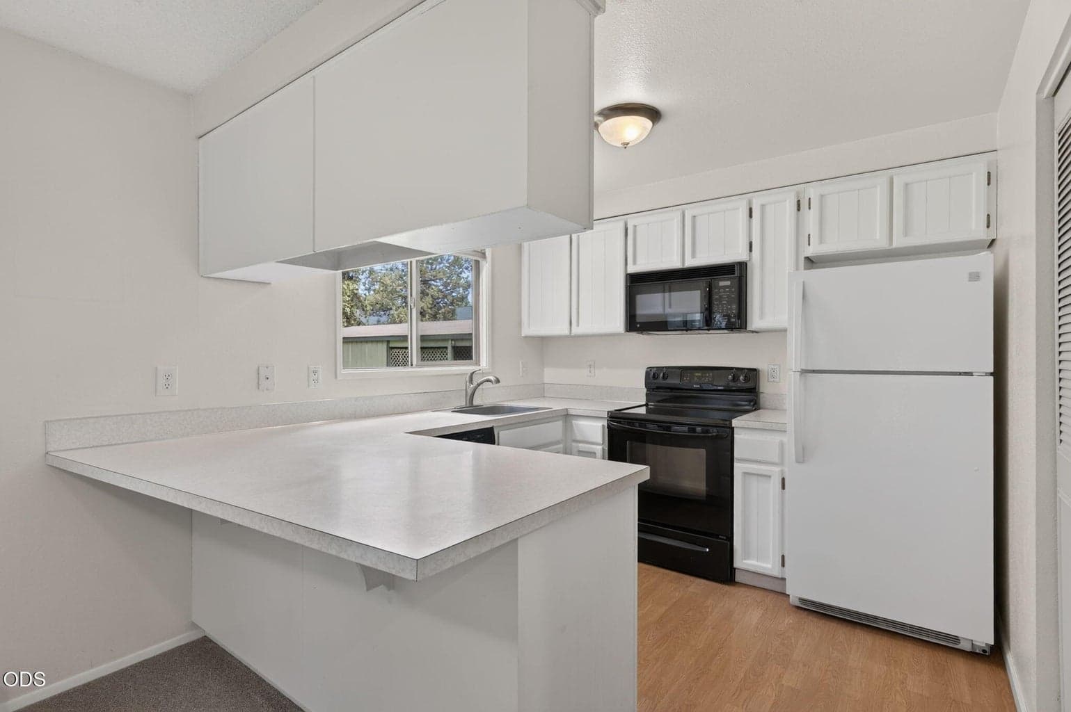 Photo of 897 E Desperado Trail 12 of 43