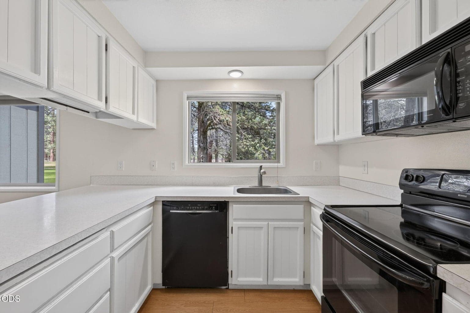 Photo of 897 E Desperado Trail 13 of 43
