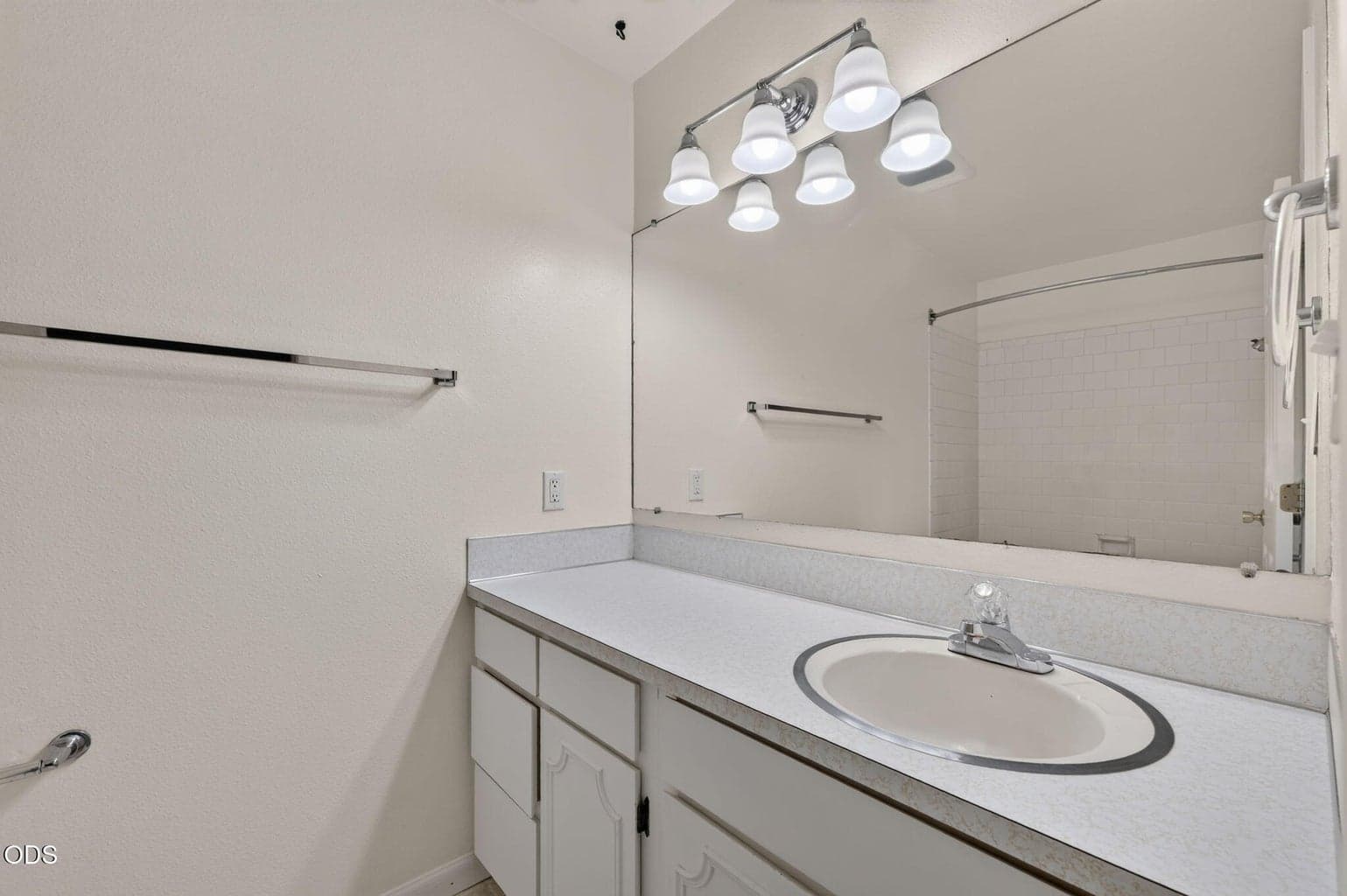 Photo of 897 E Desperado Trail 20 of 43
