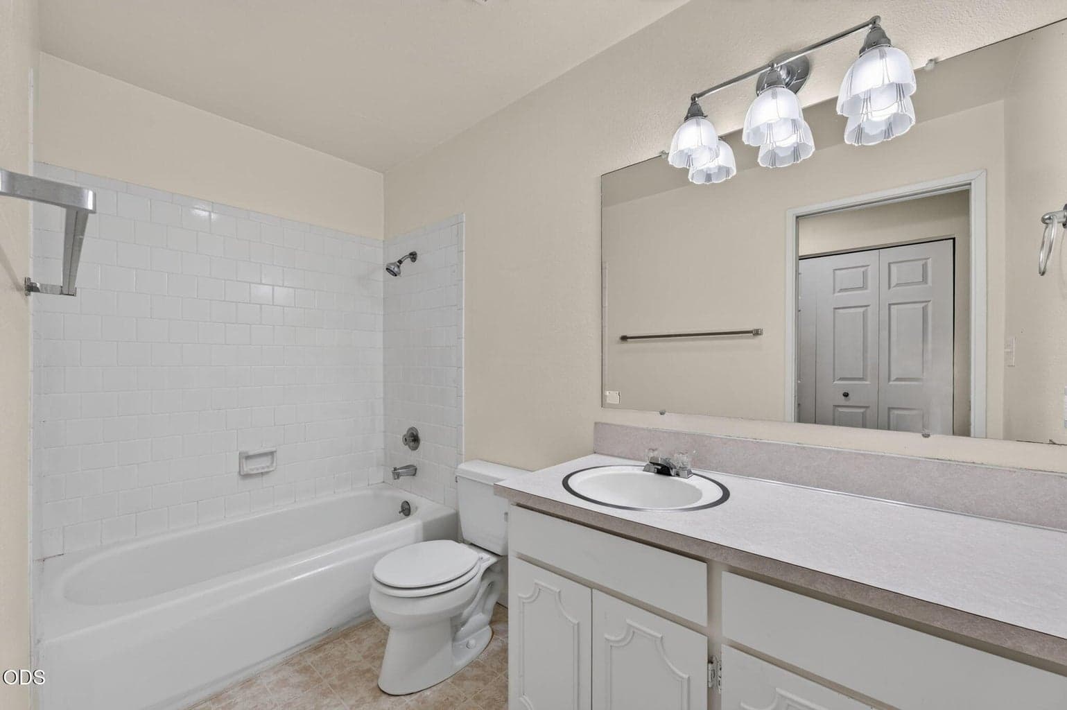 Photo of 897 E Desperado Trail 25 of 43