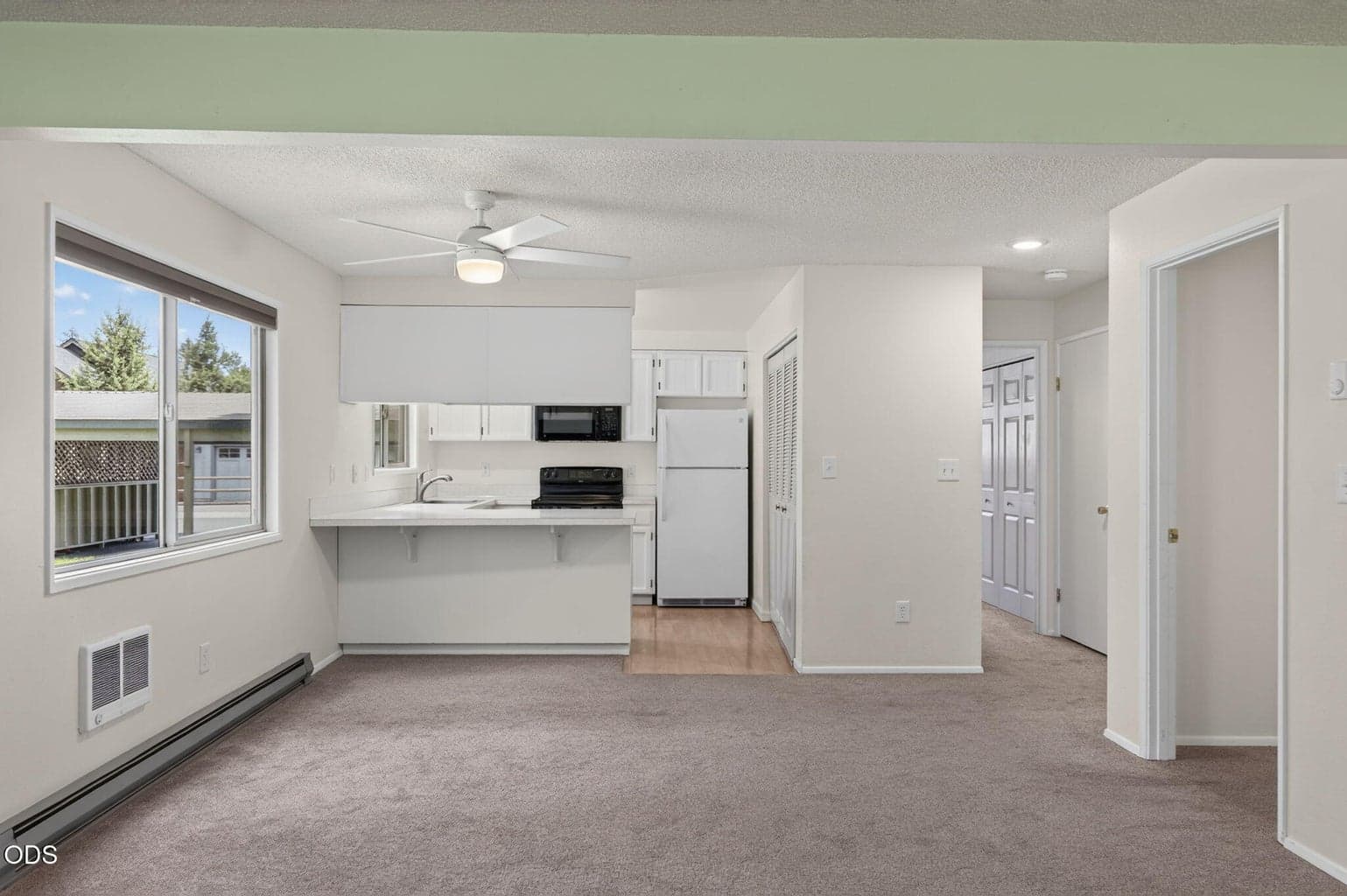 Photo of 897 E Desperado Trail 15 of 43