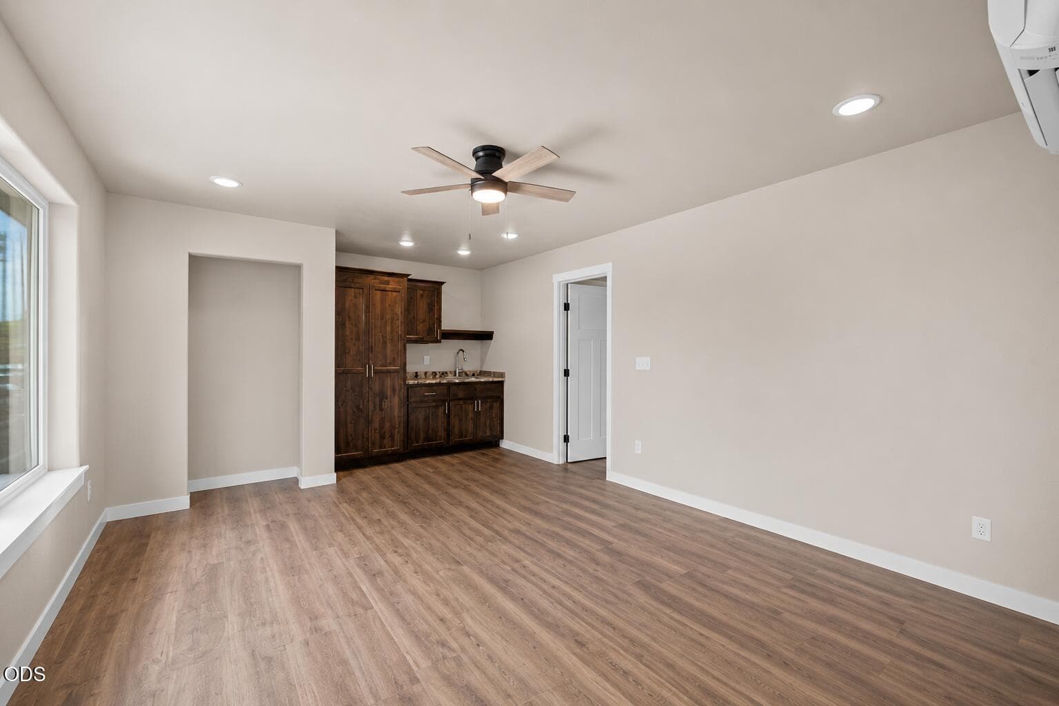 Photo of 7869 Houston Loop 3 of 15